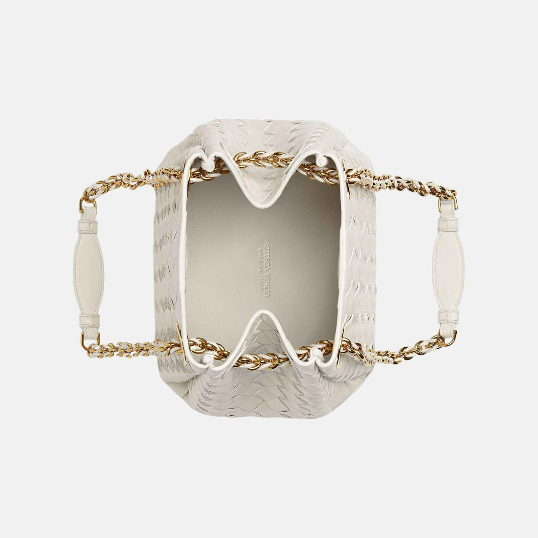 Bottega Veneta Parachute Chain الصغيرة من جلد Intrecciato المرن، لون Chalk، من الأعلى