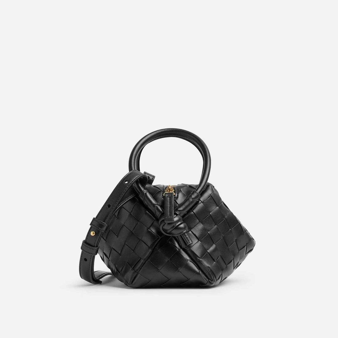 Bottega Veneta حقيبة كروس بودي Loop بمقبض علوي، سوداء، من الجانب