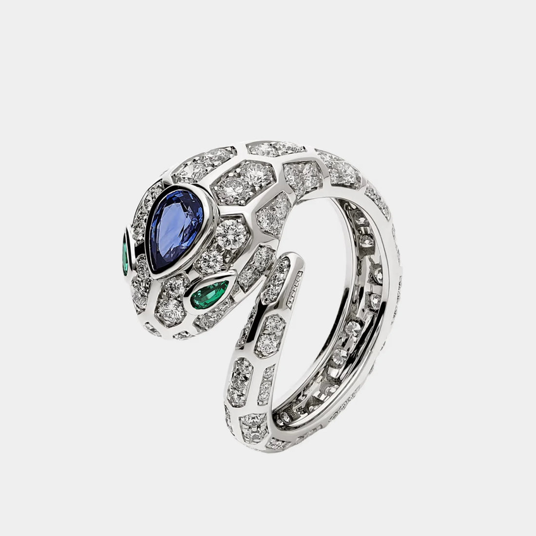 خاتم Bvlgari Serpenti Seduttori من ذهب أبيض مرصع بالألماس، من الجانب