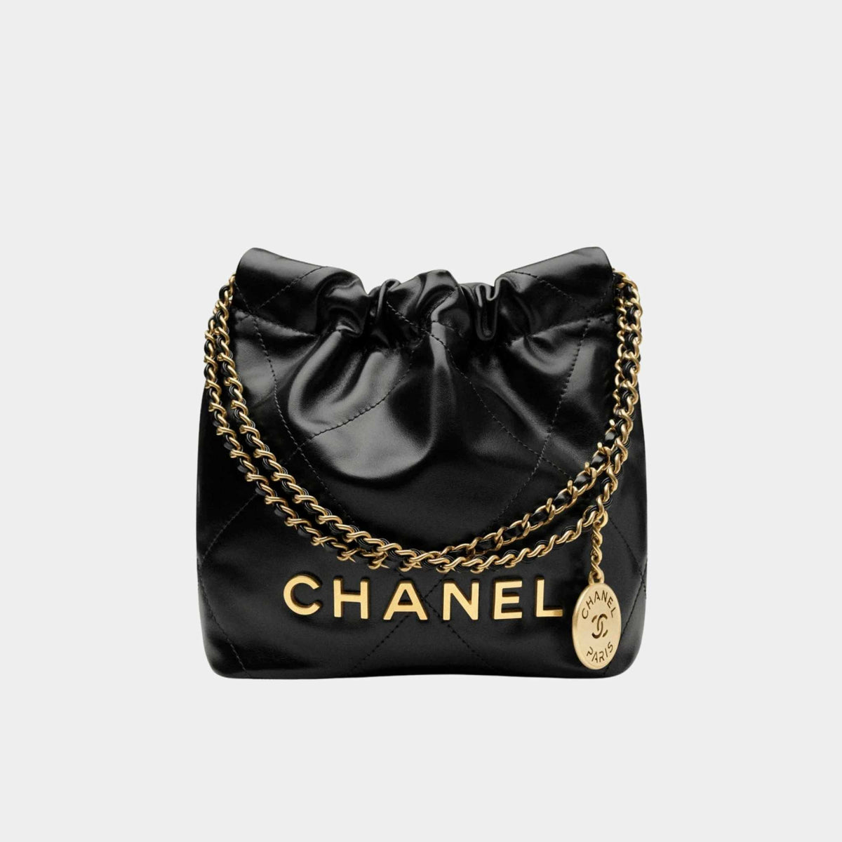 حقيبة CHANEL 22 من جلد عجل لامع ومعدن ذهبي باللون الأسود