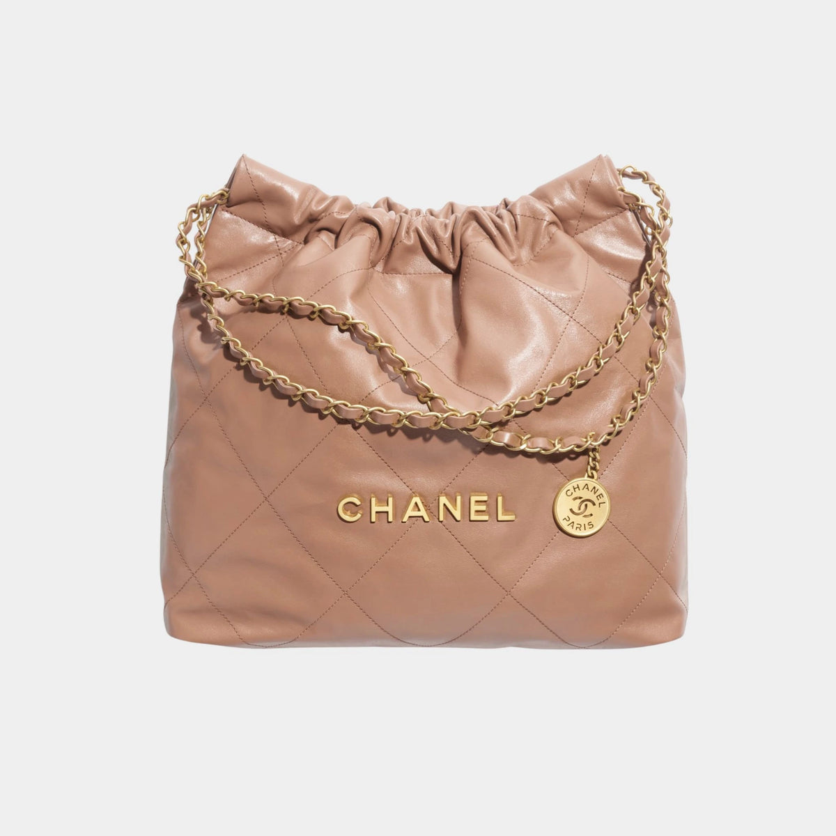 حقيبة Chanel 22 من جلد عجل لامع ومعدن بلون ذهبي