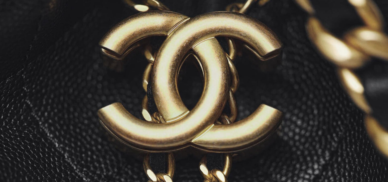 Chanel 25 Handbag CC Closeup logo hardware