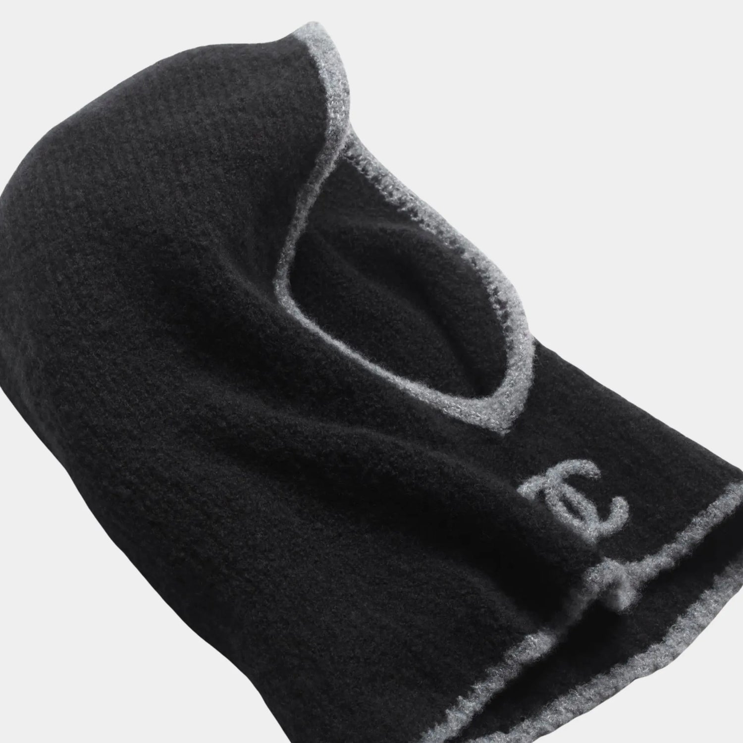 Chanel Balaclava Cashmere &amp; Silk Black &amp; Dark Grey, Closeup
