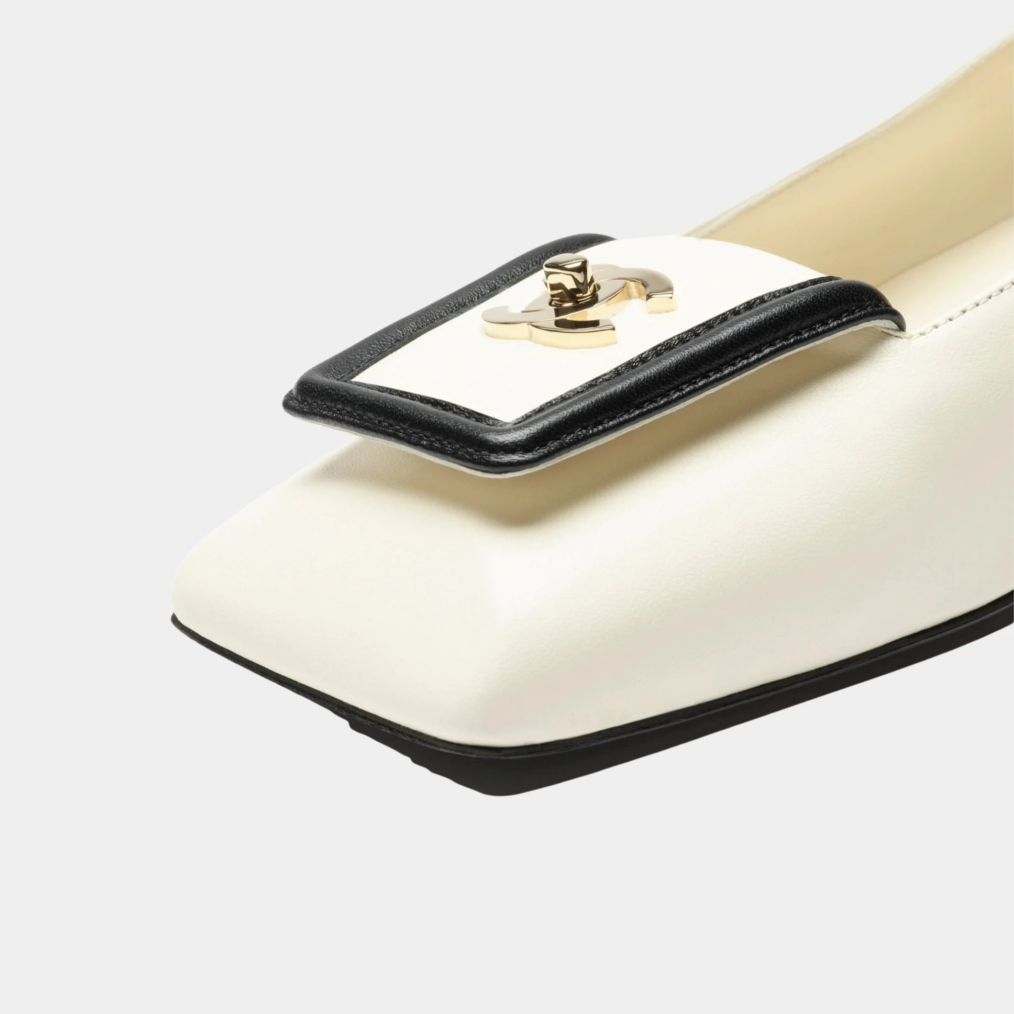 Chanel Ballet Flats in Lambskin Ivory &amp; Black, Front