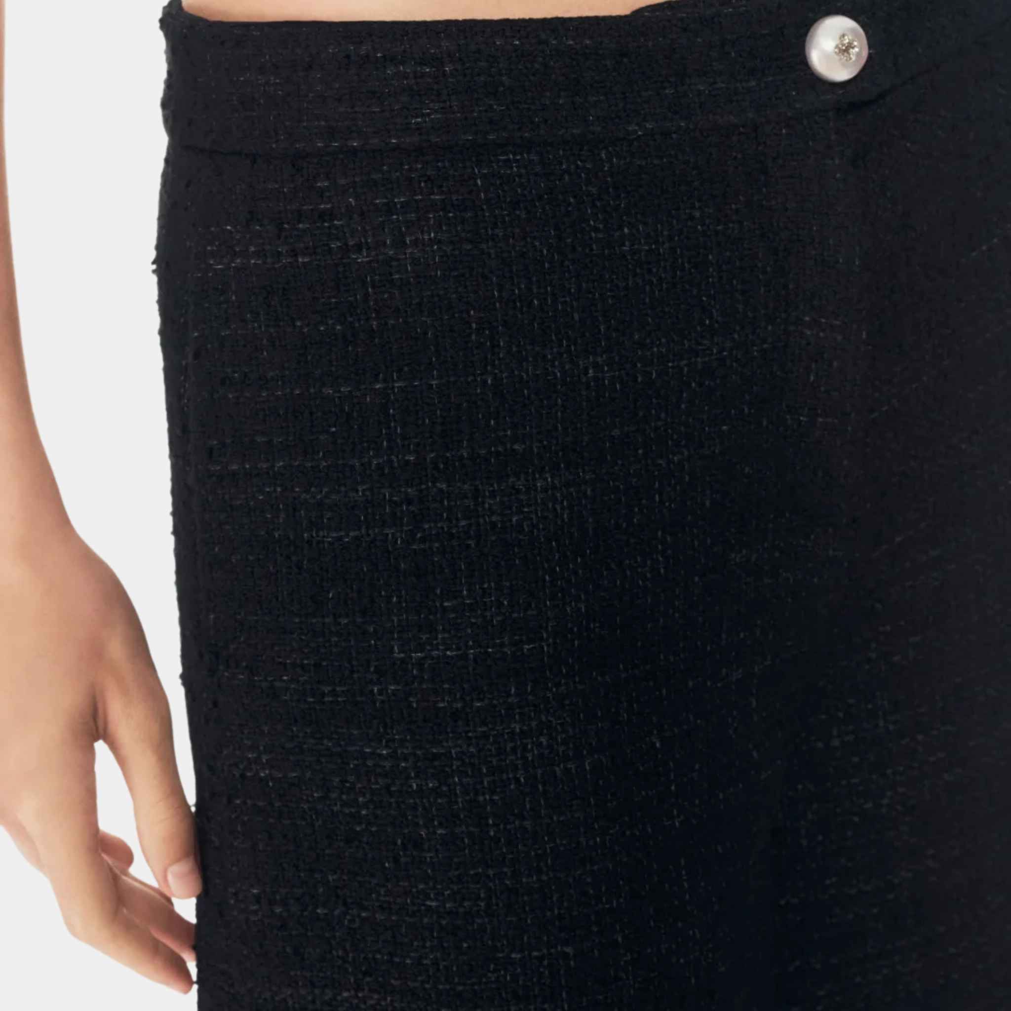 Chanel Bermuda Shorts Tweed Black, Closeup