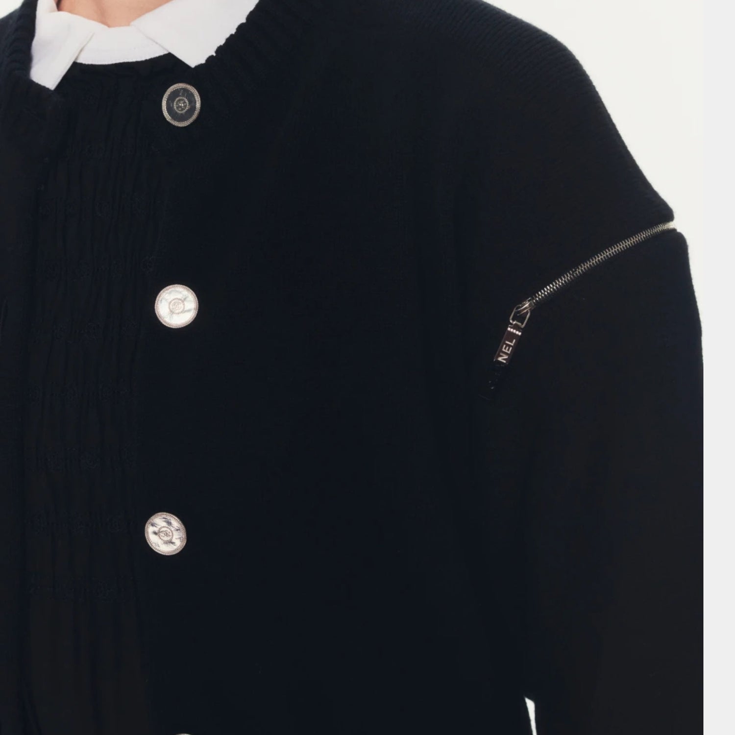 Chanel Blouson Cashmere Black, Close