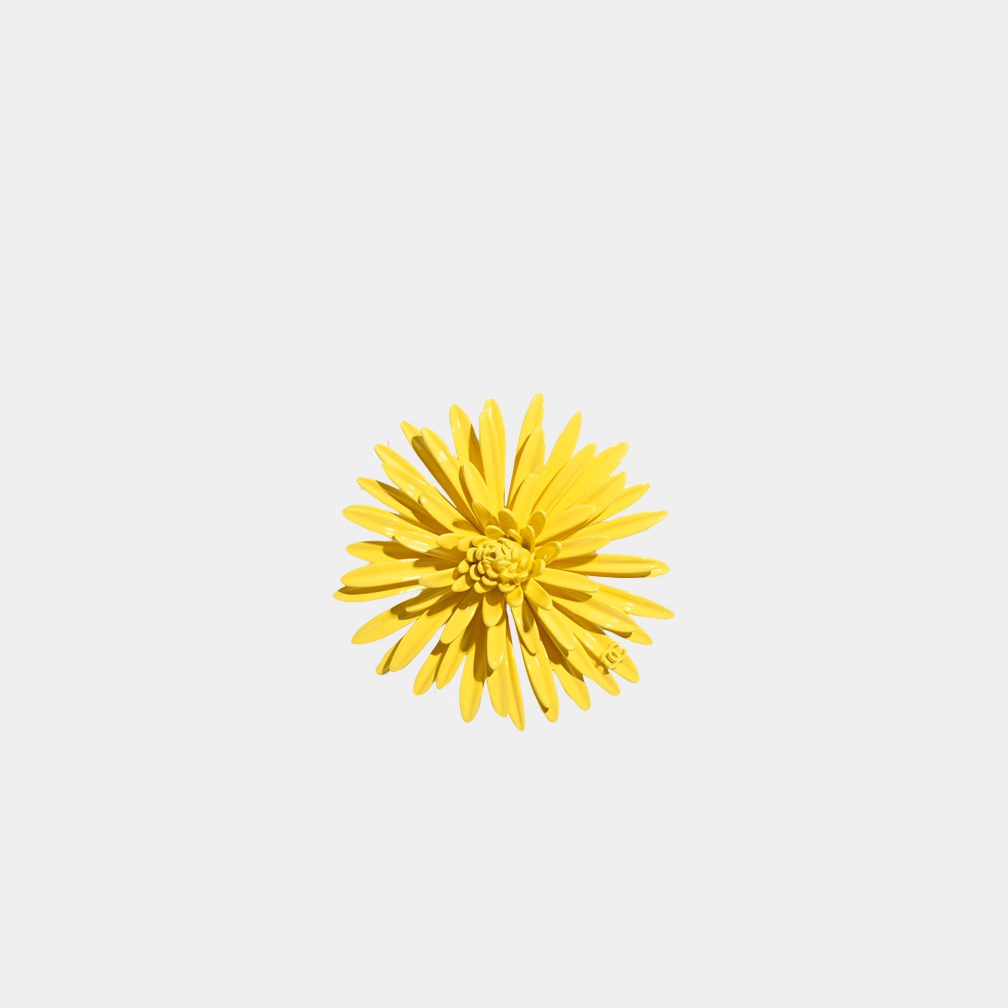 Chanel Brooch Metal &amp; Resin, Yellow, Front 