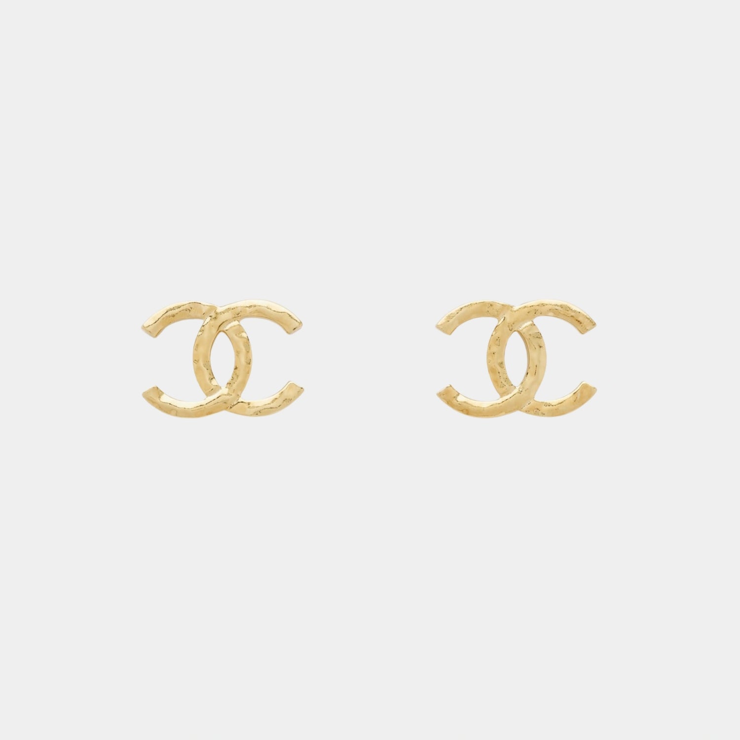 Chanel CC Stud Earrings in Gold Metal, Front