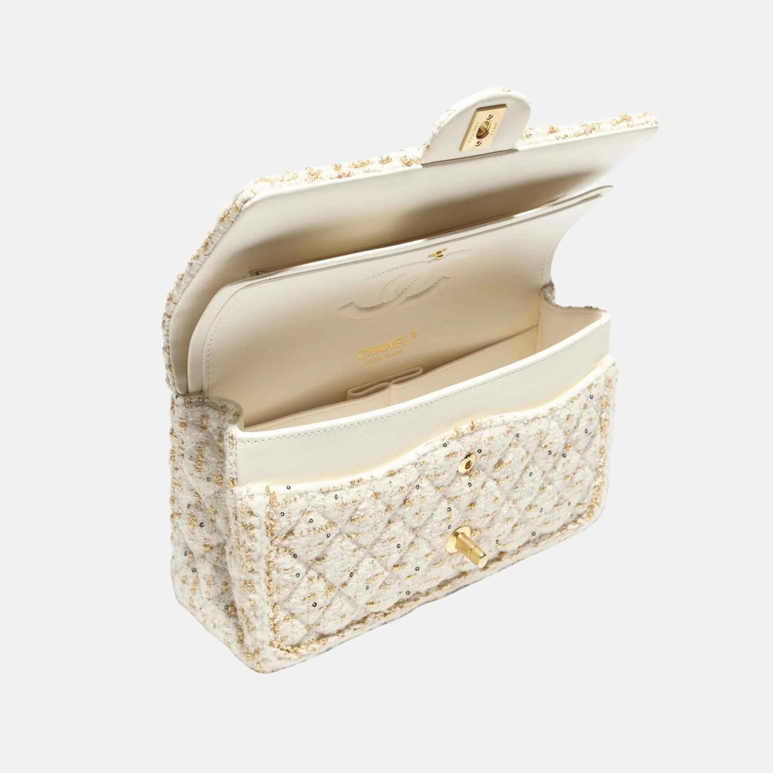 Chanel حقيبة كلاسيك 11.12 من التويد والمعدن الذهبي بلون إيكرو وذهبي، من الداخل