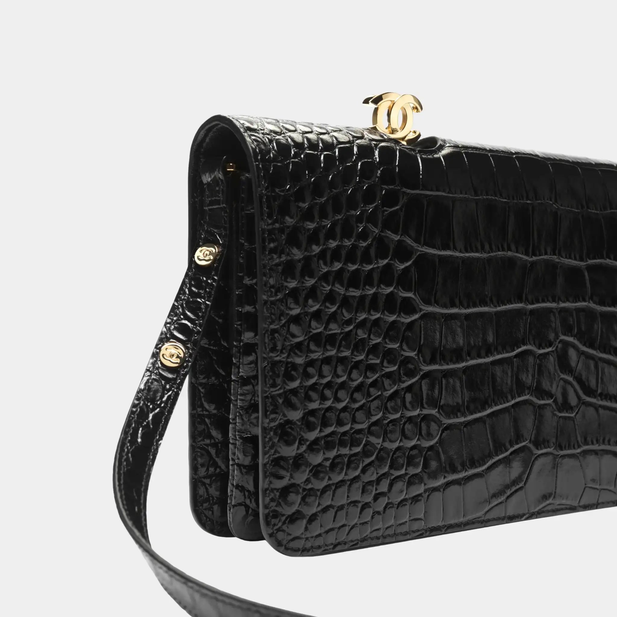 Chanel Clutch in Crocodile Embossed Calfskin &amp; Gold-Tone Metal, Black, Close