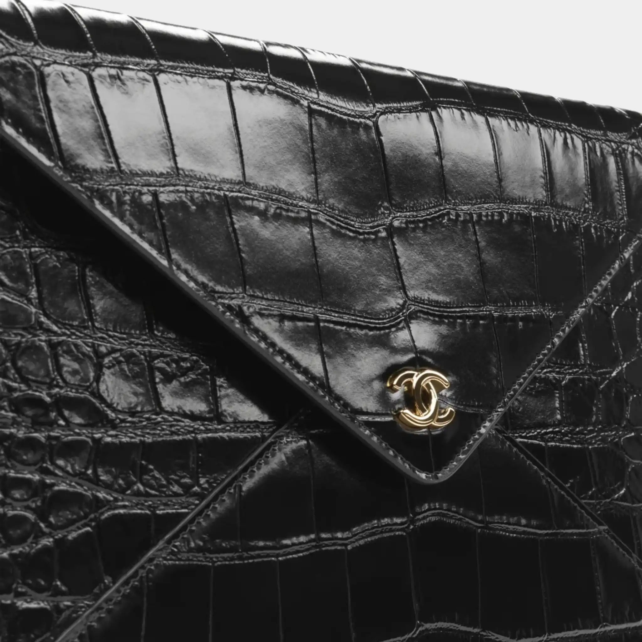 Chanel Clutch with Chain Crocodile Embossed Calfskin &amp; Gold-Tone Metal, Black, Front