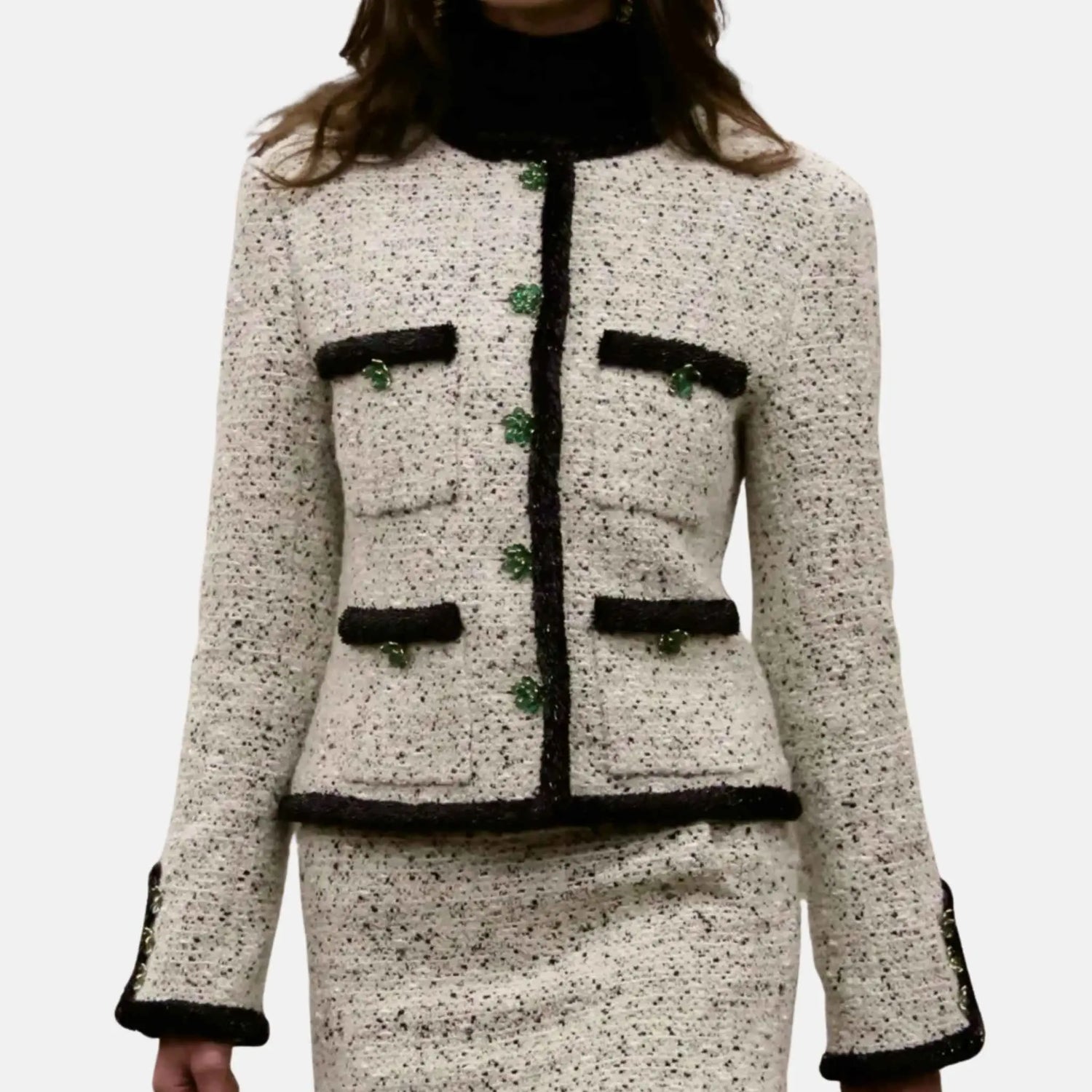 Chanel Jacket Tweed in White and Black