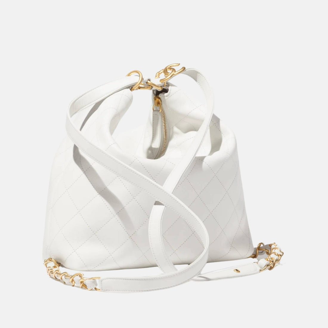 حقيبة ظهر Chanel كبيرة من جلد العجل ومعدن بلون معدني، من الخلف