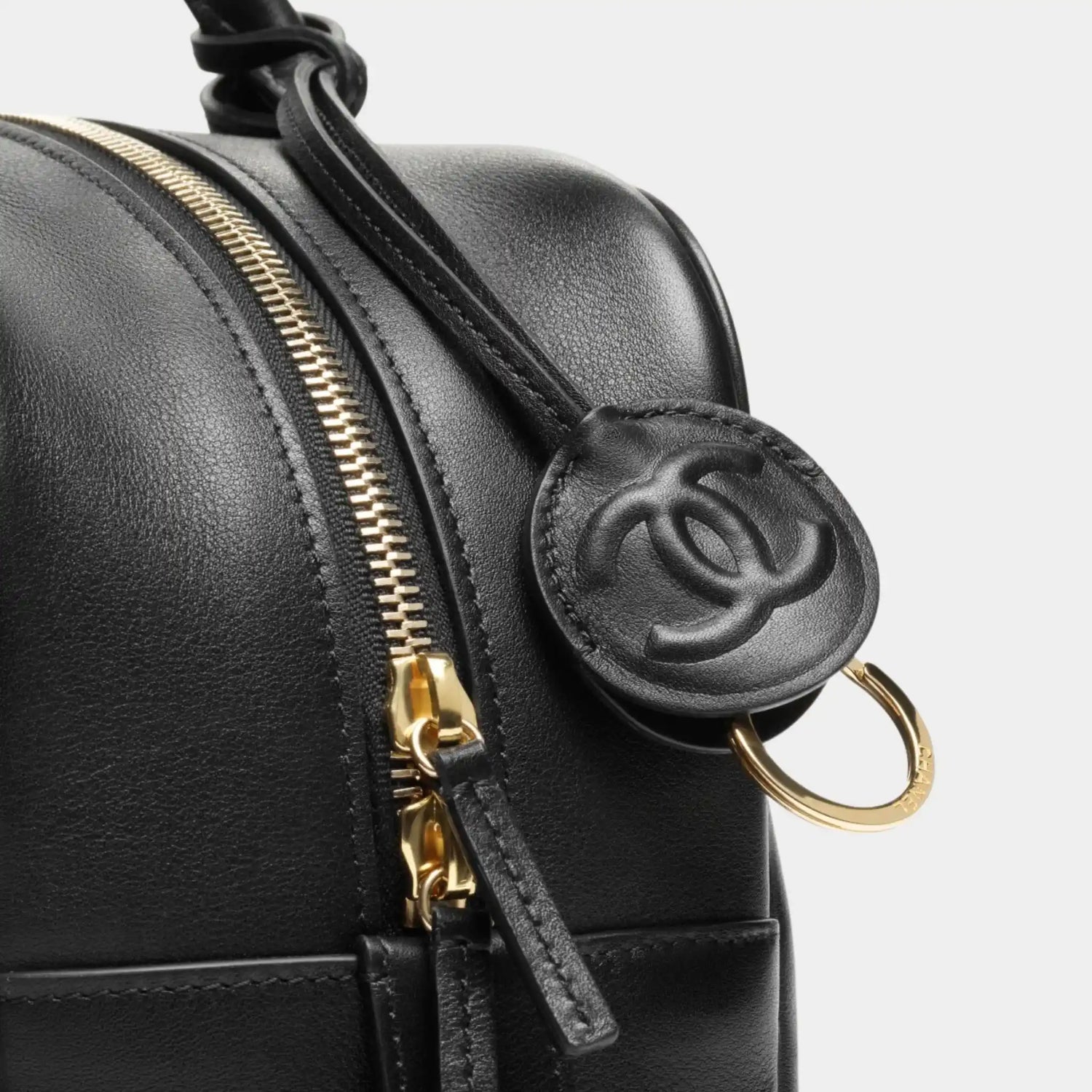 Chanel Large bowling Bag Calfskin &amp; Gold-Plated Metal Black, closeup