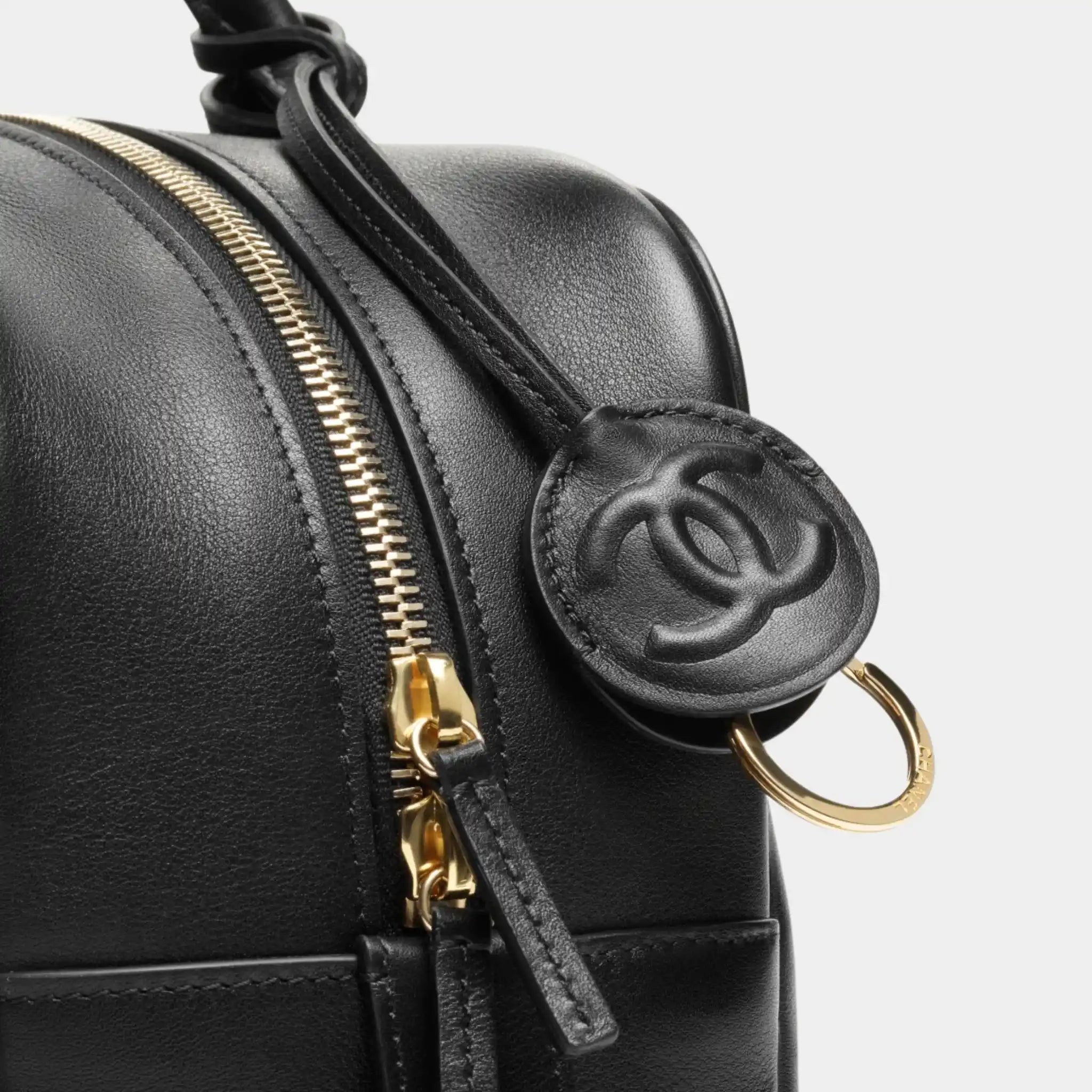 Chanel Large bowling Bag Calfskin &amp; Gold-Plated Metal Black, closeup