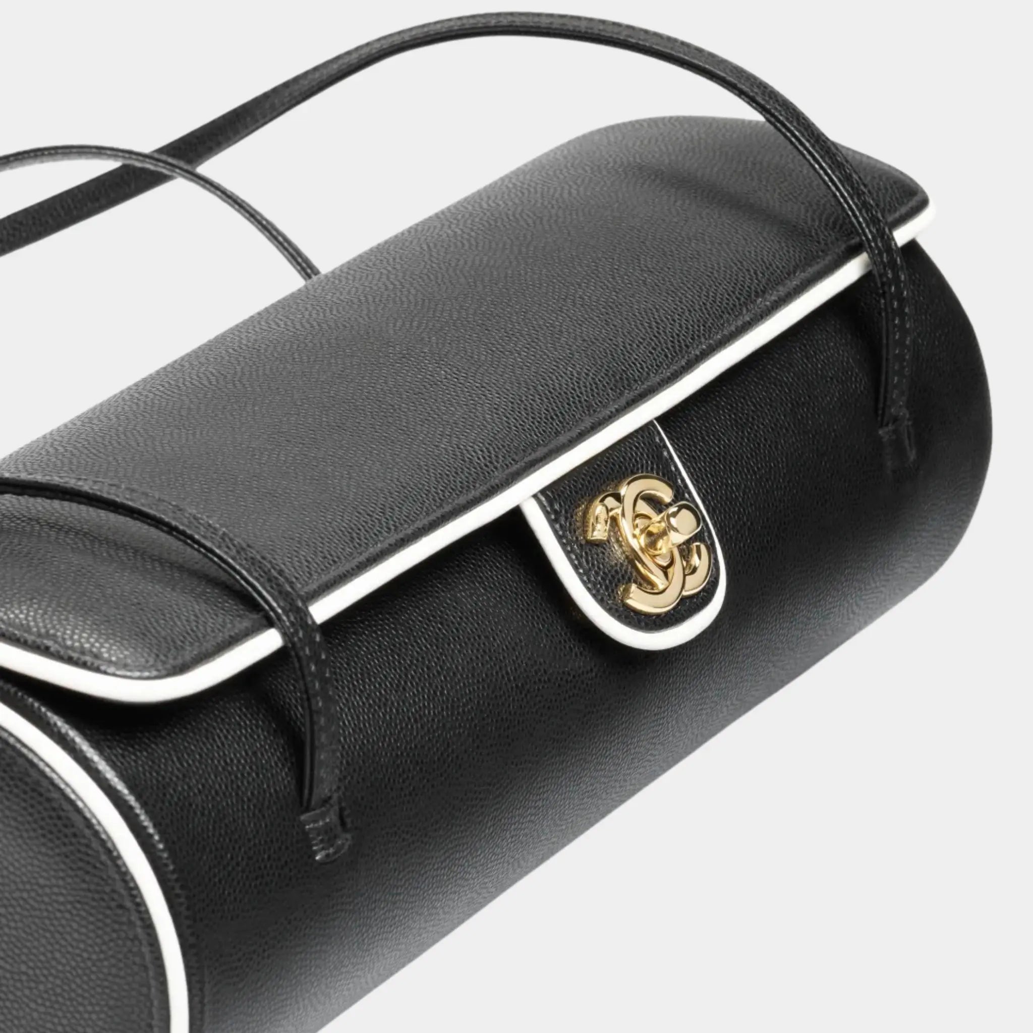 Chanel Large Bowling Bag Grained veal lamb &amp; Gold-Plated Metal Black &amp; white, Closeup
