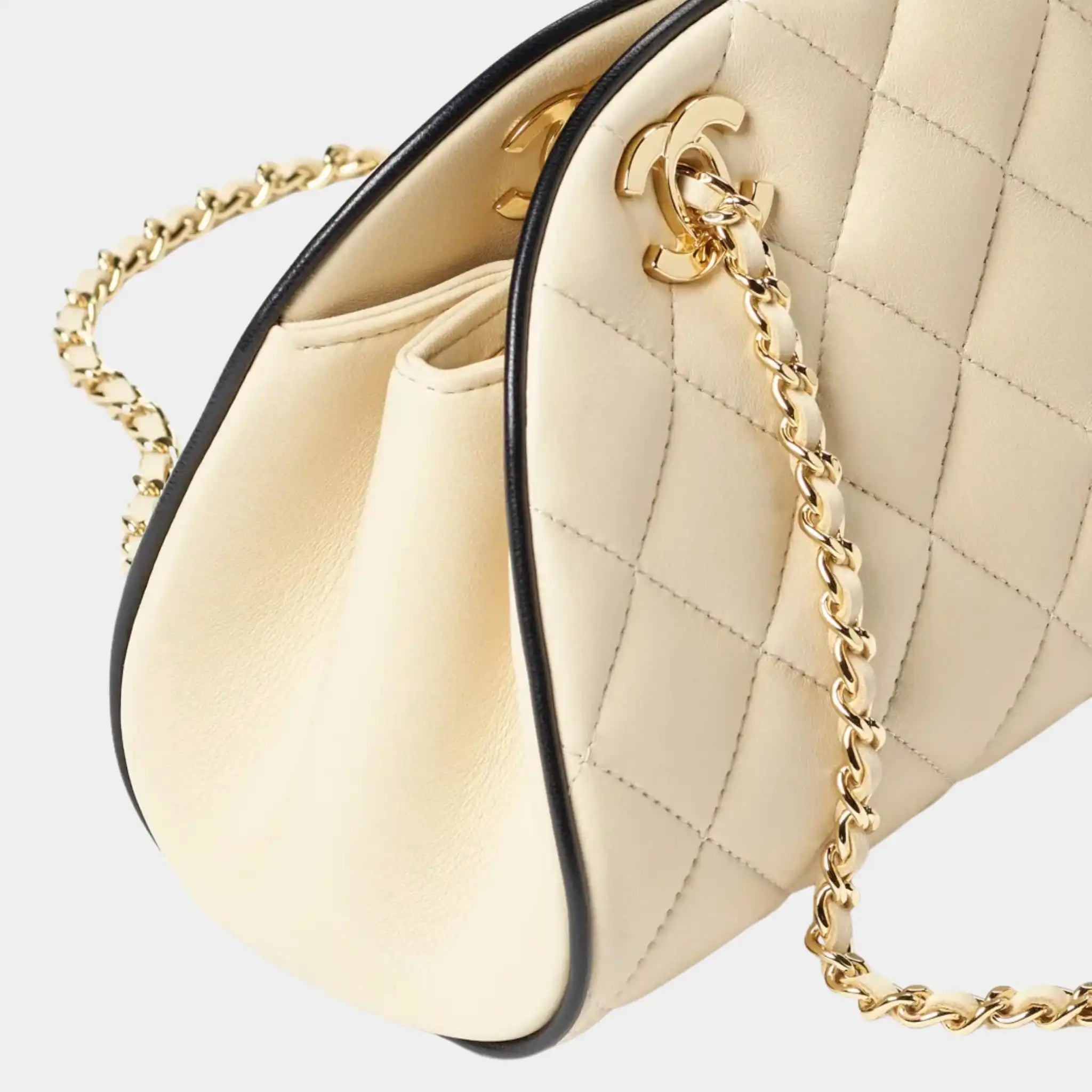Chanel Clutch with chain in Beige &amp; Black Lambskin, Side