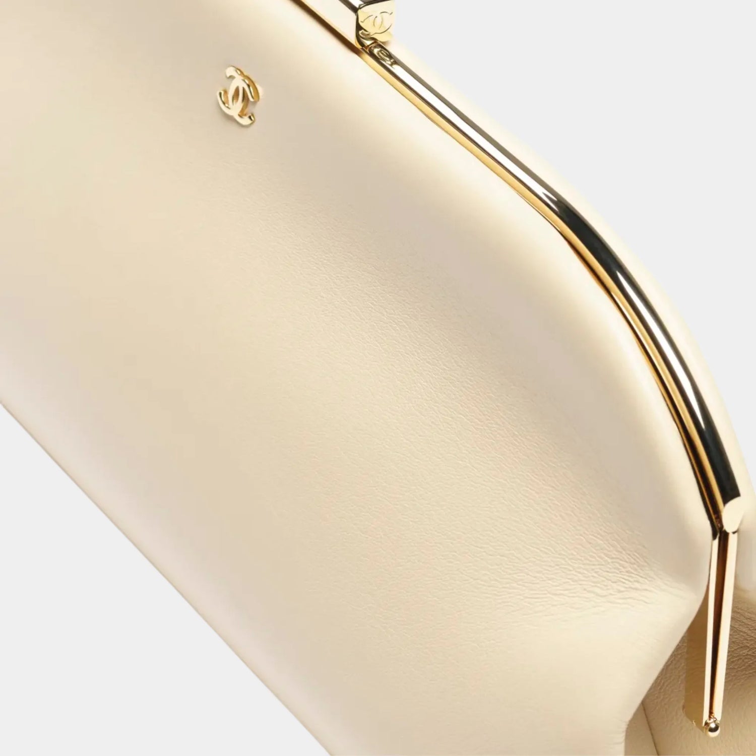 Chanel Large Clutch in Lambskin, Beige, Side