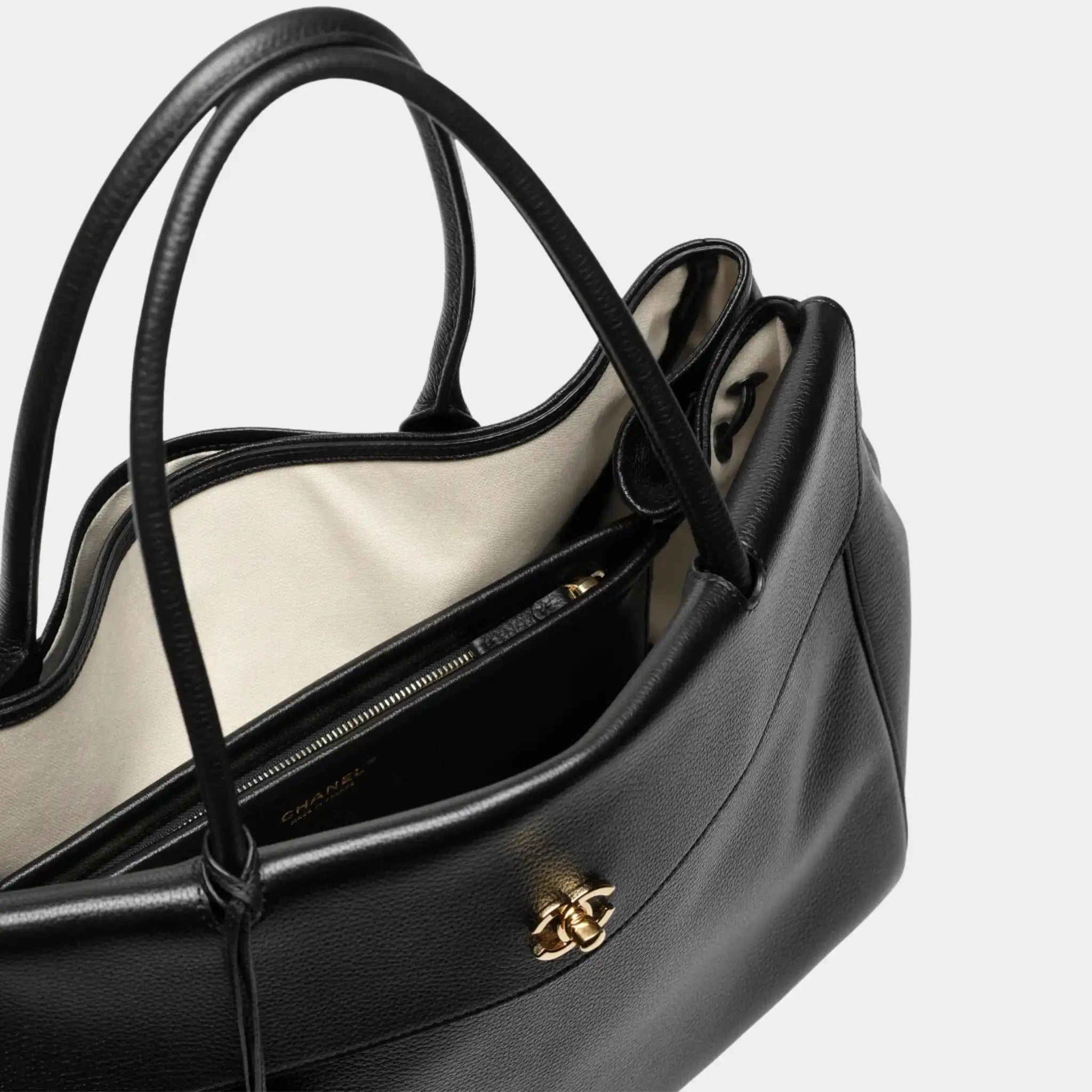 Chanel Large Tote in Black Grained Calfskin &amp; Gold-Tone Metal, Black, Top