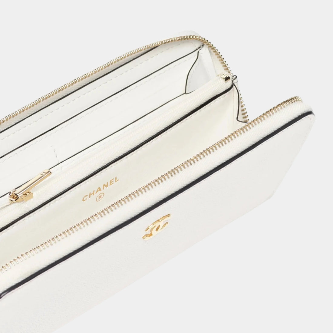Chanel Long Zipped Wallet in White Black Grained Goatskin & Gold Metal, Inside