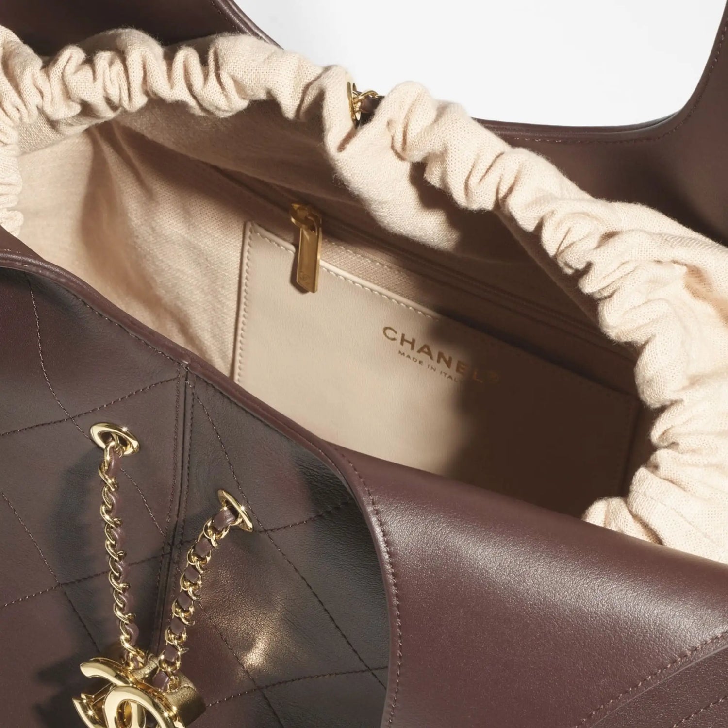 Maxi Shopping Bag Calfskin &amp; Gold Tone Metal Dark Brown, Interior 