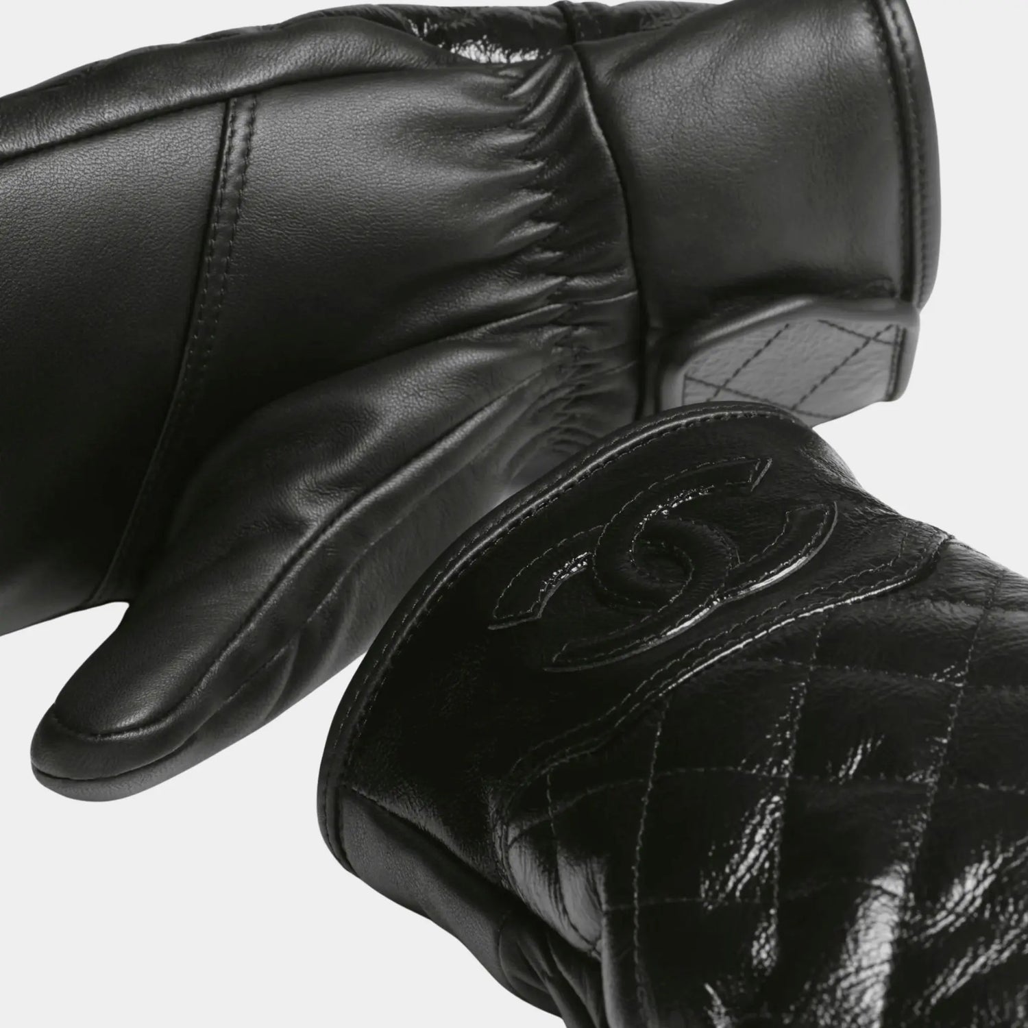 Chanel Mittens Lamb Black, Closeup