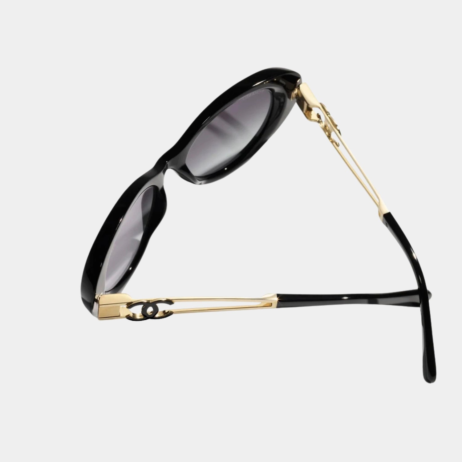 Oval Sunglasses in Acetate and Metal Frame