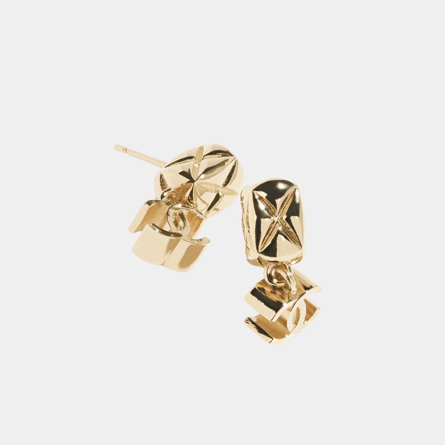 Chanel Pendant Earrings in Gold Metal with CC Logo, Close