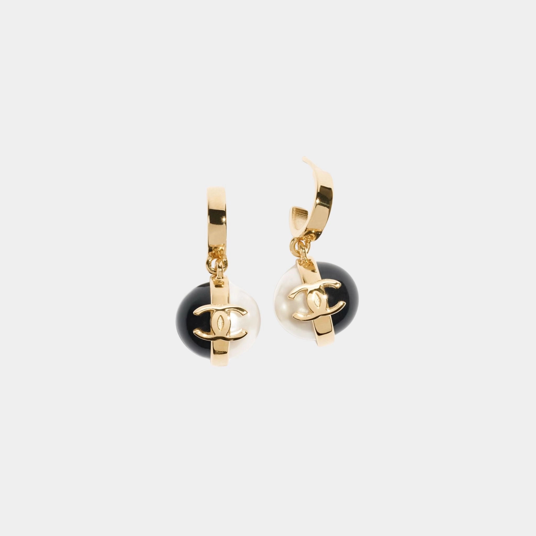 Pendant Earrings Metal &amp; Resin Gold black &amp; Pearly White, Front