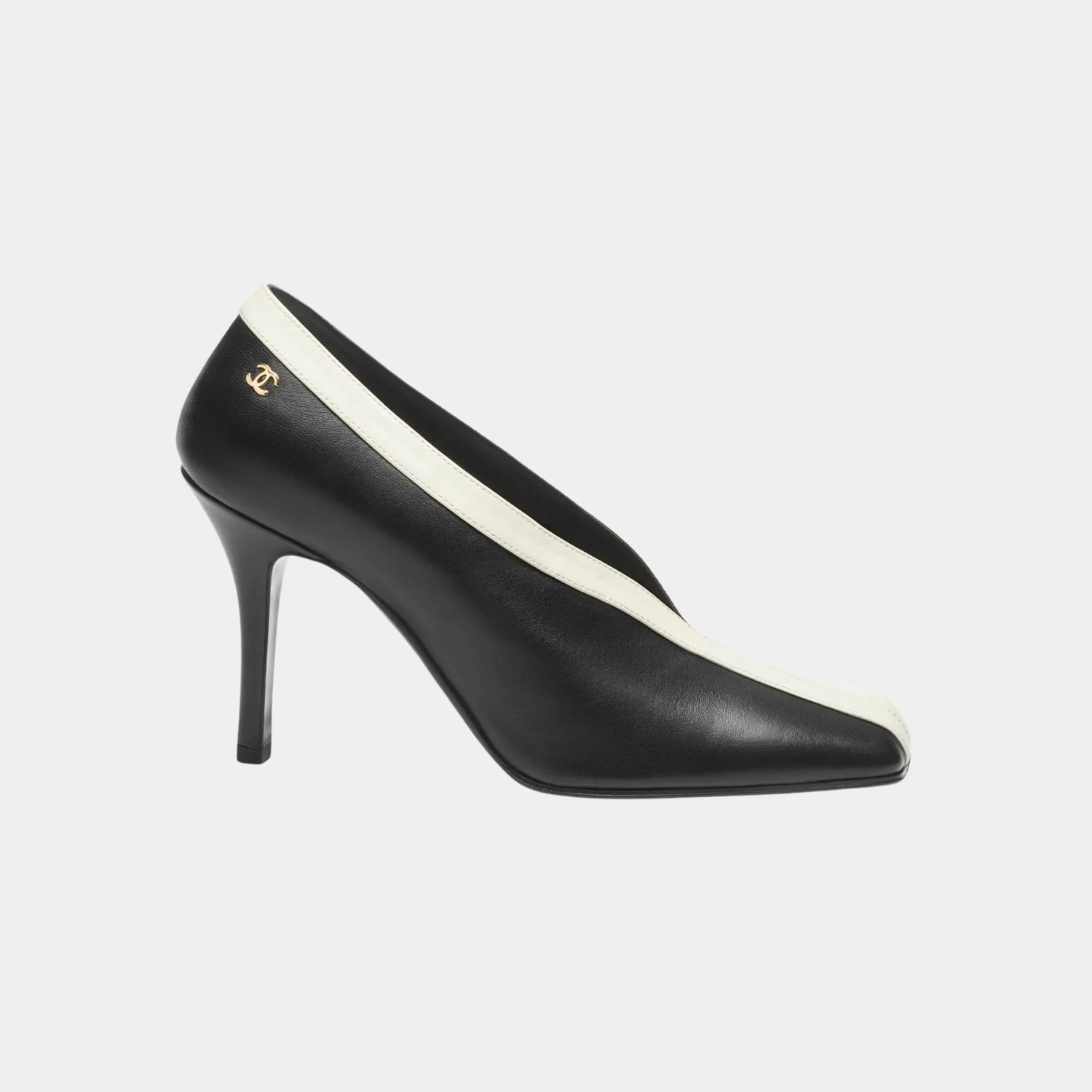 Chanel Pumps in Black &amp; Ivory Lambskin, Side