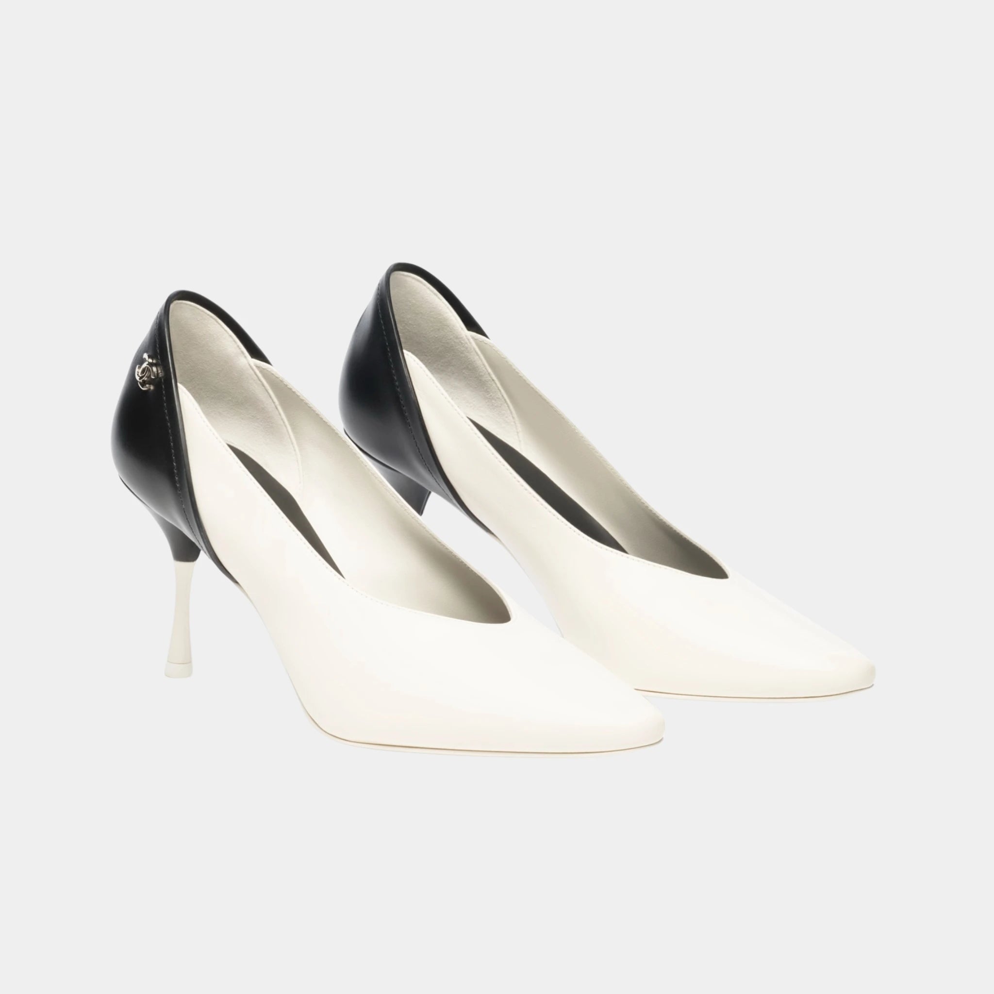 Chanel Pumps in Lambskin &amp; Calfskin, White Black, Front