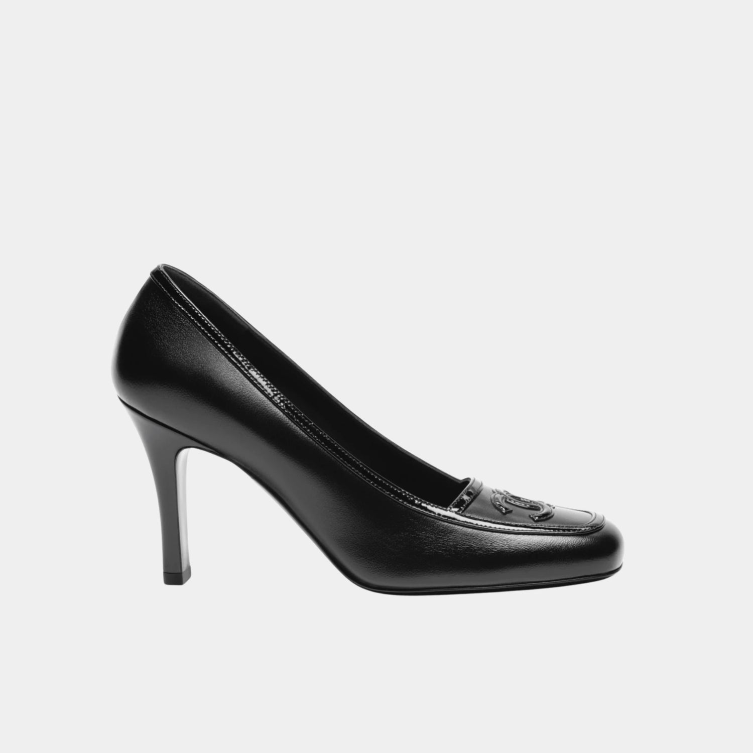 Chanel Pumps in Lambskin &amp; Patent Calfskin, Black, Side