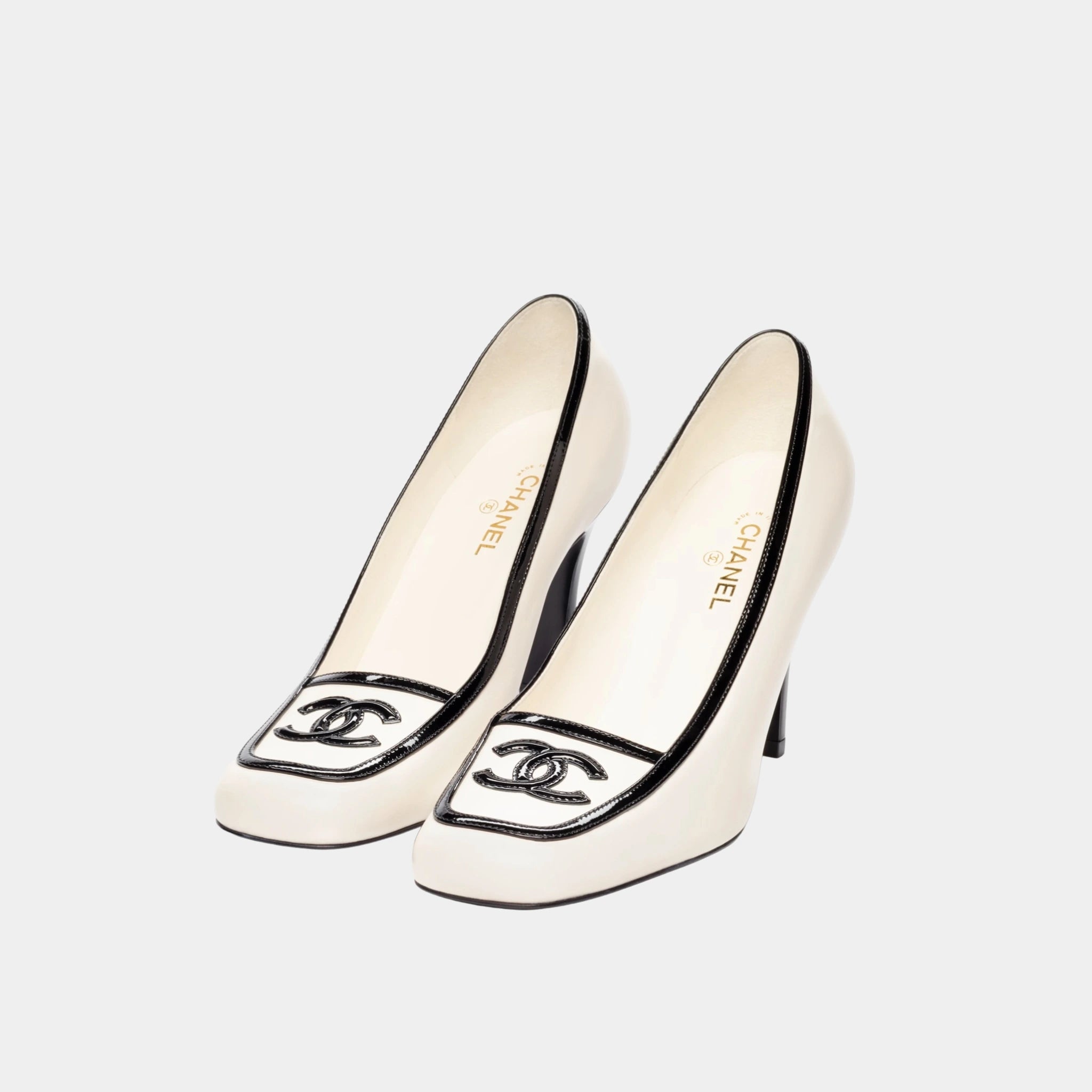 Chanel Pumps in Lambskin &amp; Patent Calfskin, White Black, Front