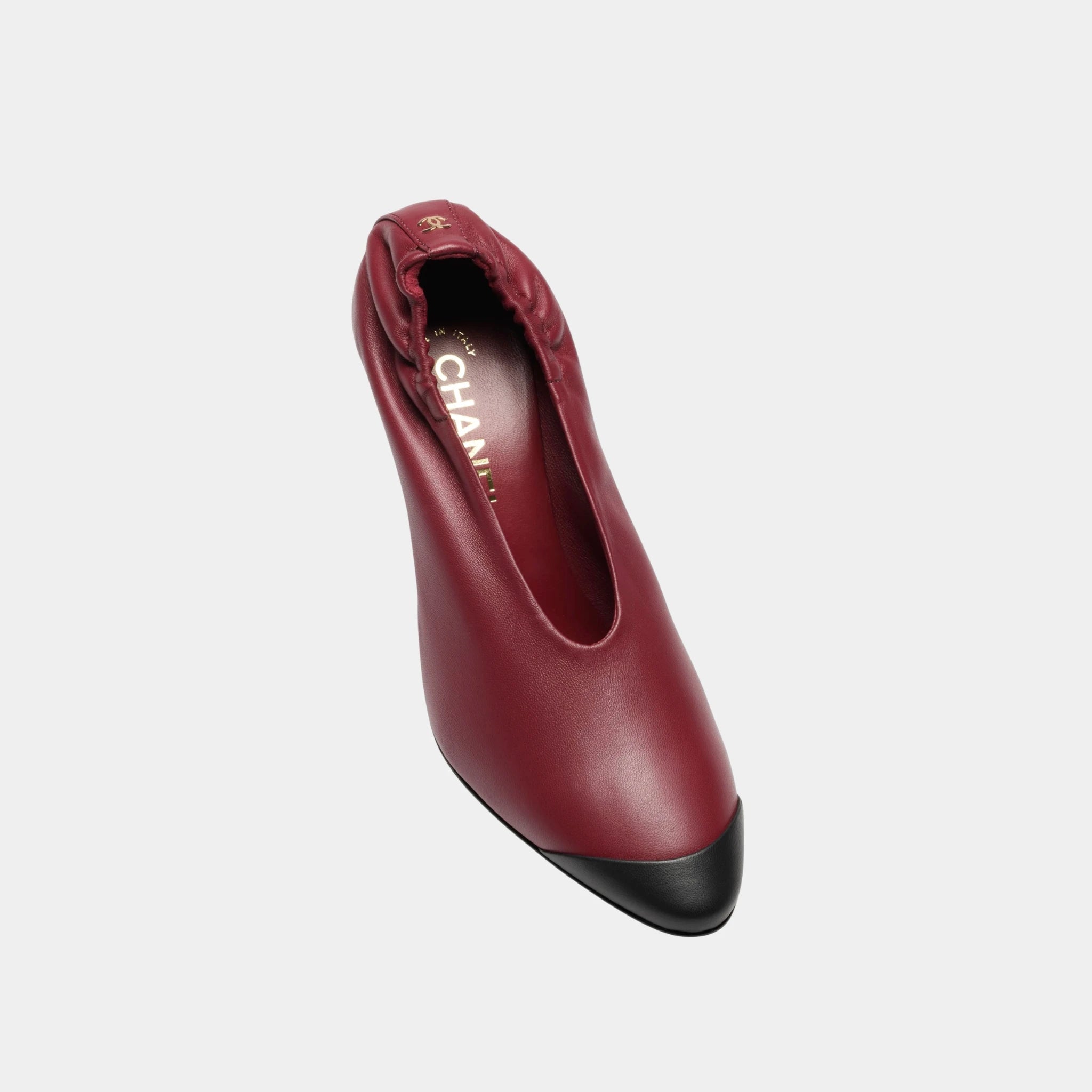 Chanel Pumps in Lambskin, Burgundy, Top