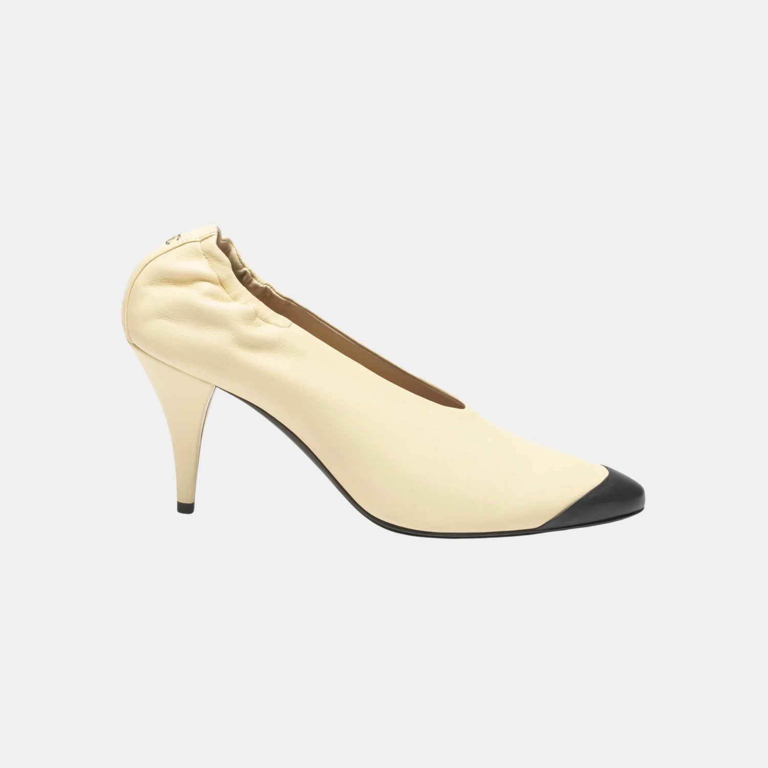 Chanel Pumps in Lambskin, Light Beige, Side