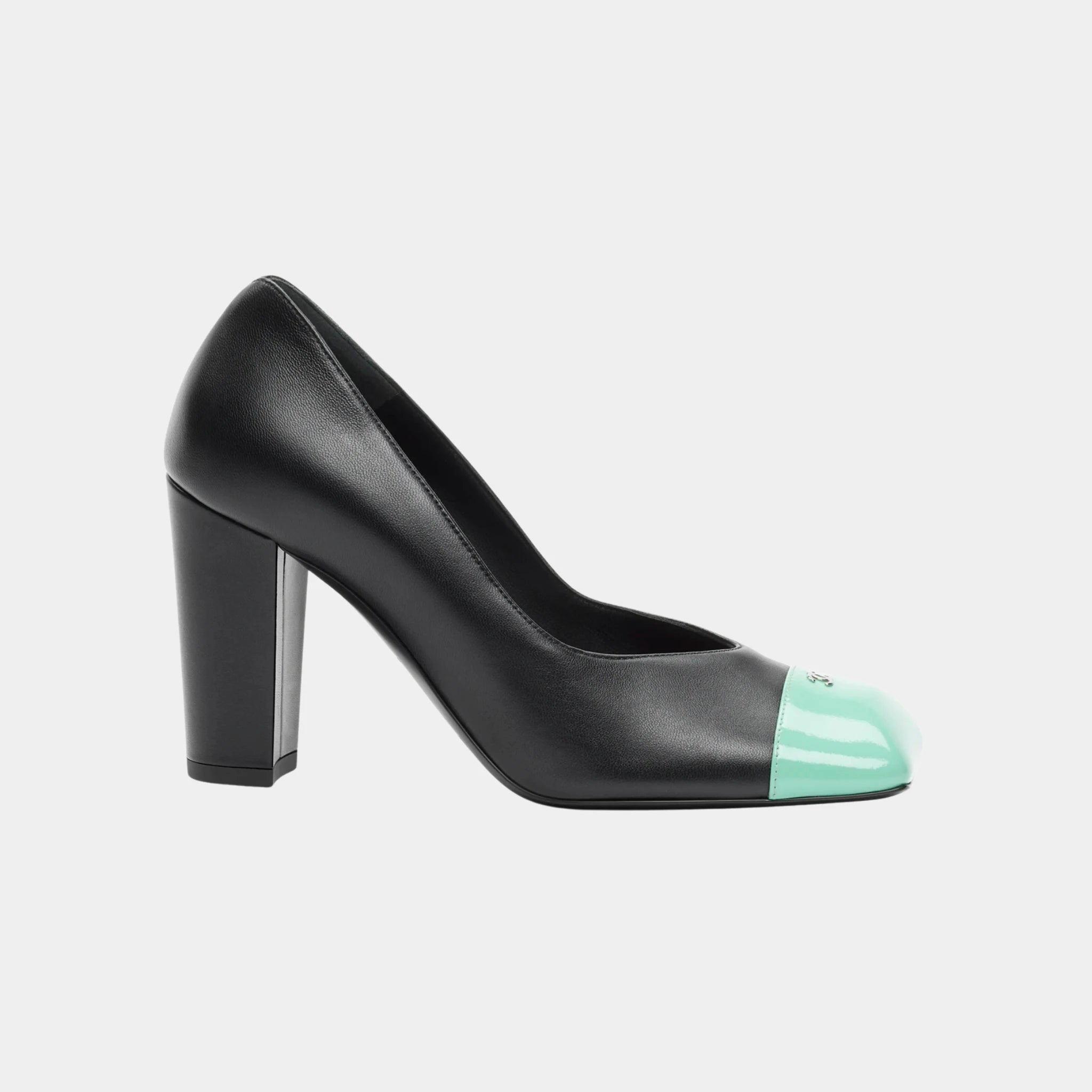 Chanel Pumps in Lambskin &amp; Patent Calfskin, Black Green, Side