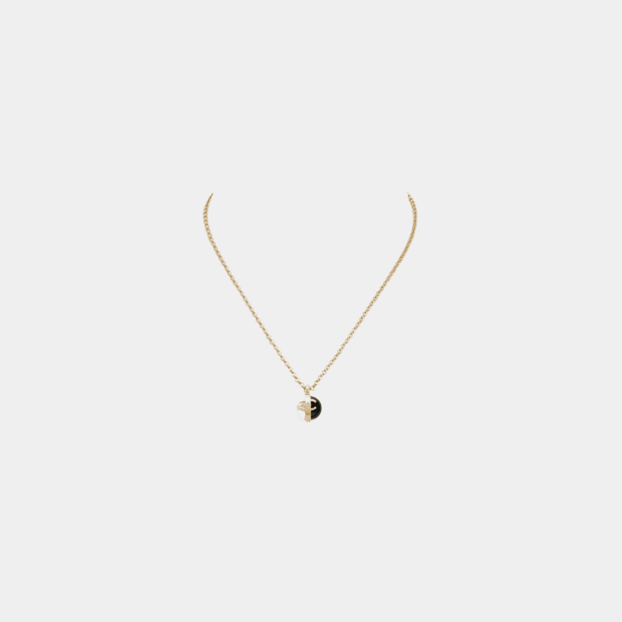 Round Pendant necklace Metal &amp; Resin Gold Black &amp; Pearly White