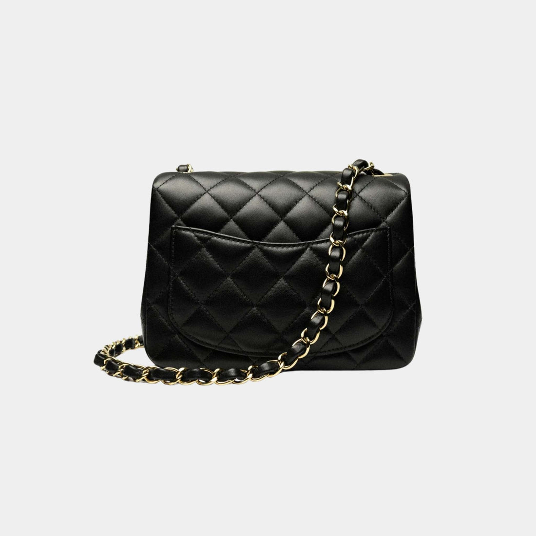 حقيبة يد Chanel كلاسيكية صغيرة مربعة من جلد الحمل، سوداء، من الخلف