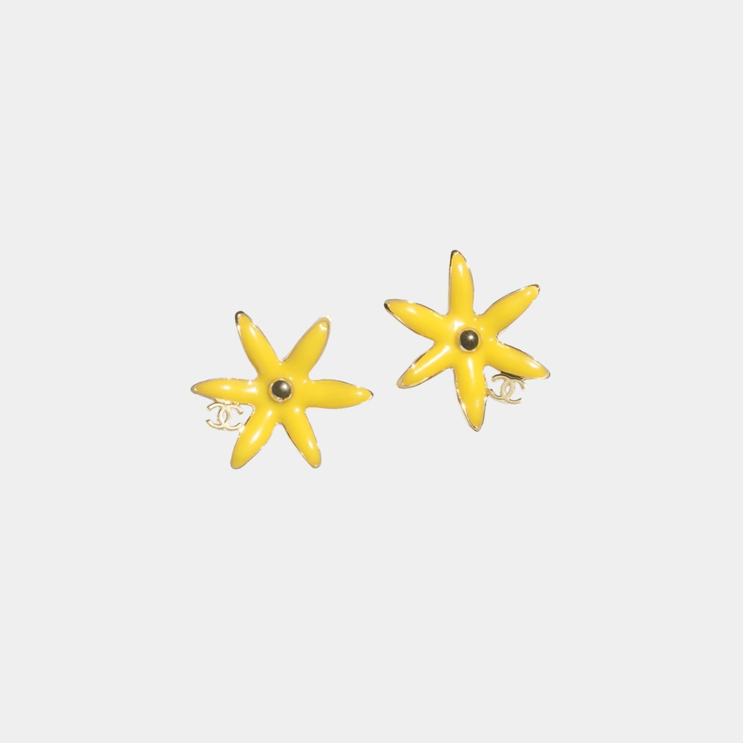 Chanel Star Flower Stud Earrings in Metal &amp; Resin, Gold &amp; Yellow, Front
