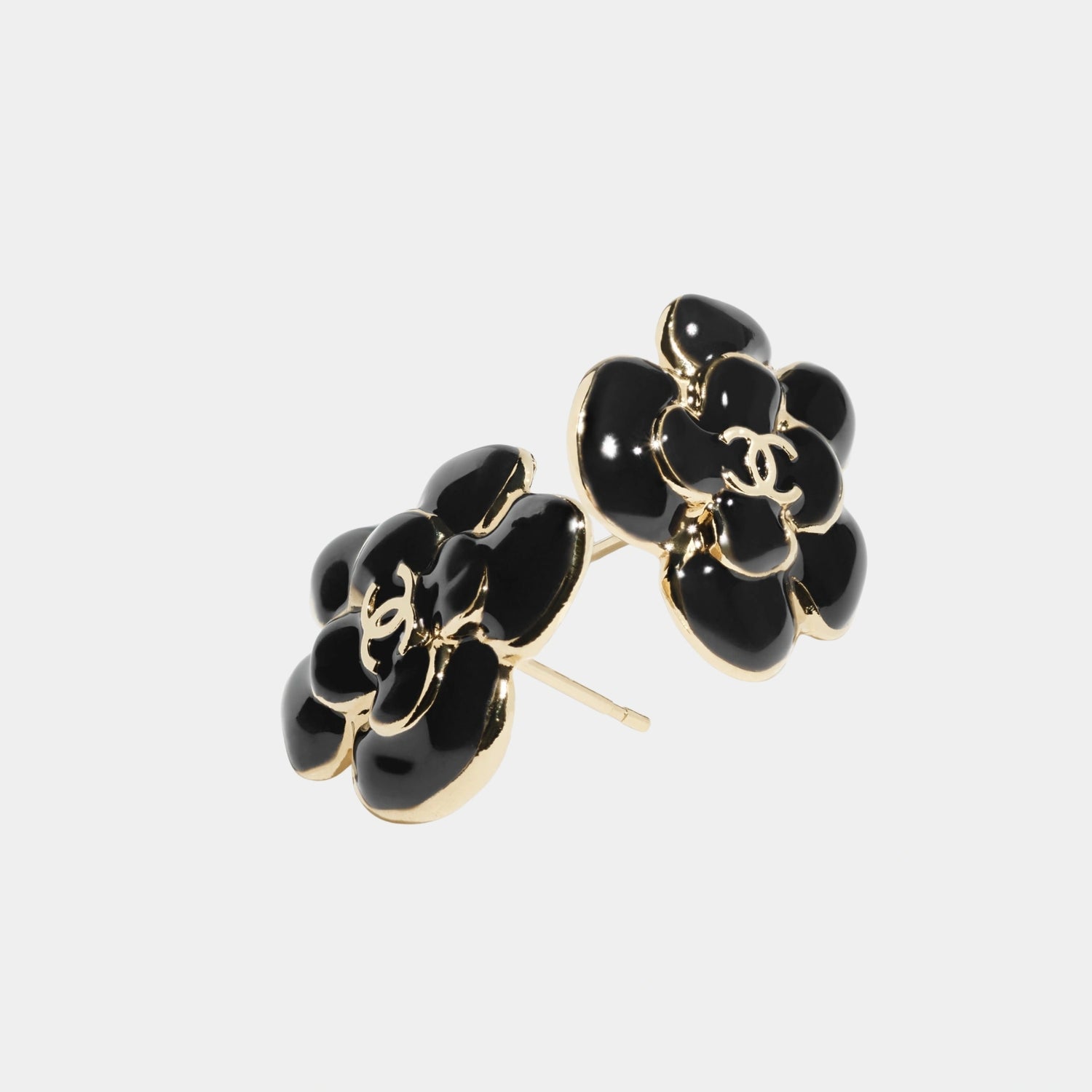 Stud Earrings in Metal and Resin