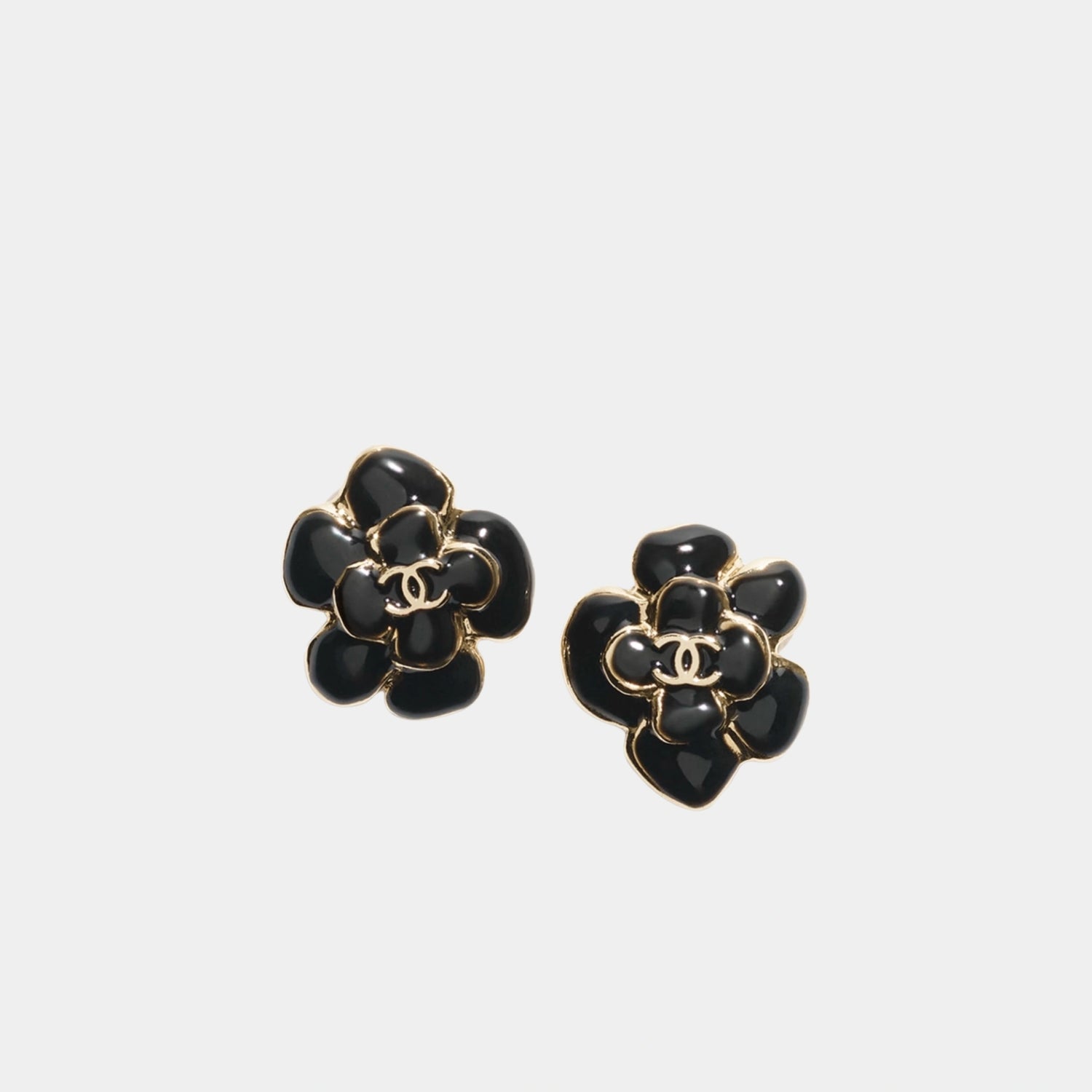 Stud Earrings in Metal and Resin