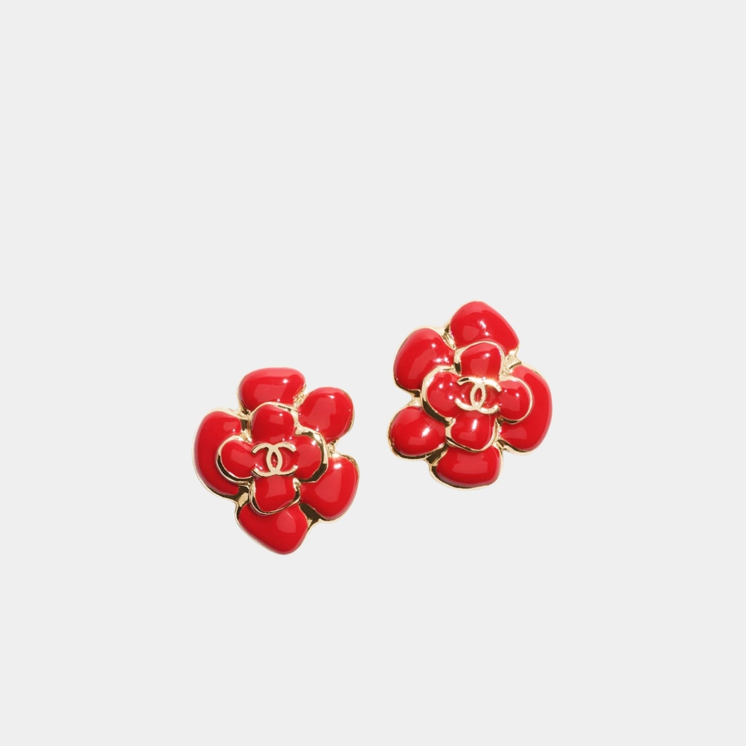 Stud Earrings in Metal and Resin