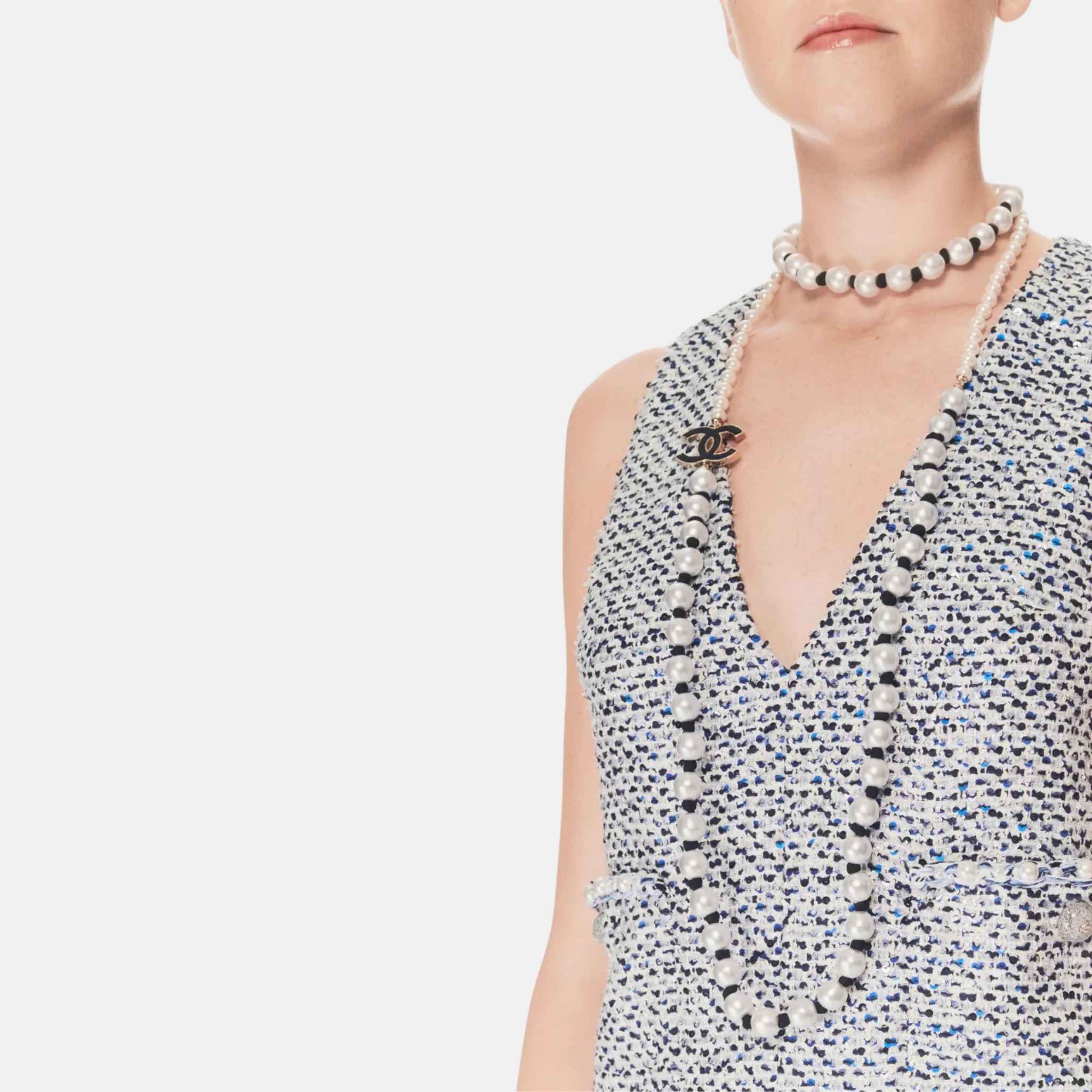 Chanel Top Glittered Tweed And Imitation Pearls White Blue And Black, CloseView