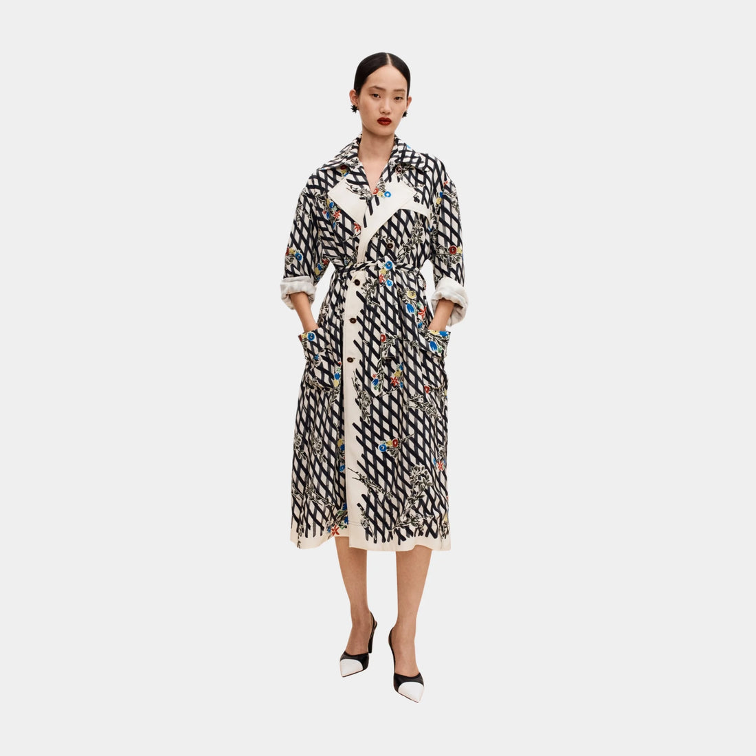 Chanel Trench Coat in Printed Crepe de Chine, Black, Model, Front