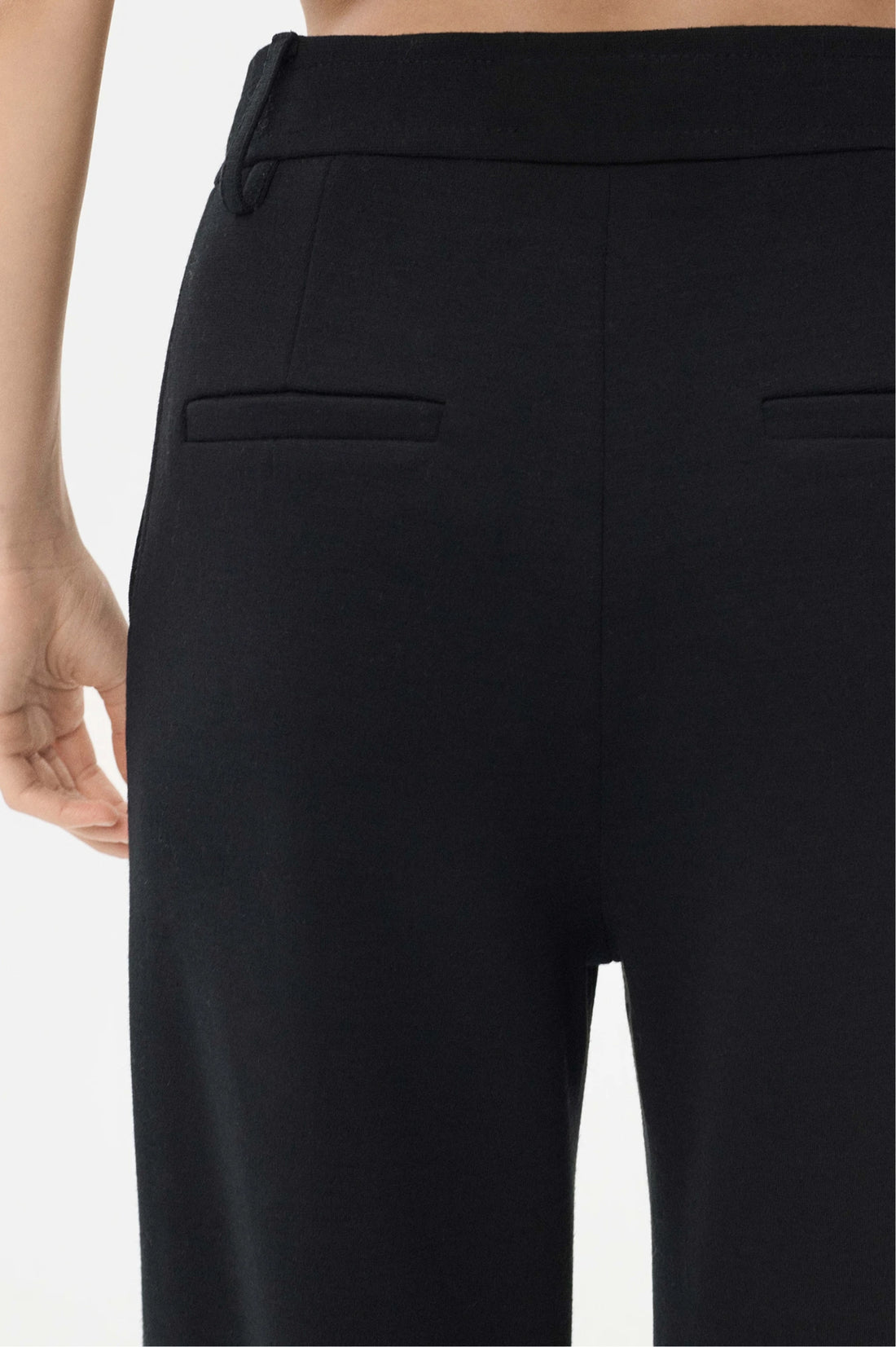 Chanel Trousers Wool in Black waist and pocket detail
