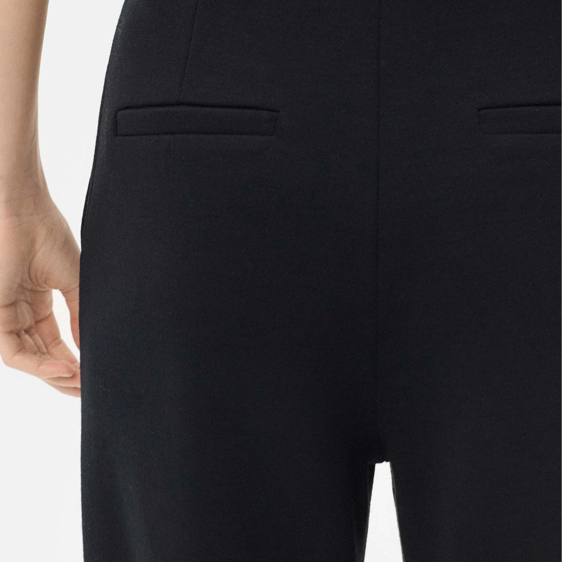 Chanel Trousers Wool in Black waist and pocket detail