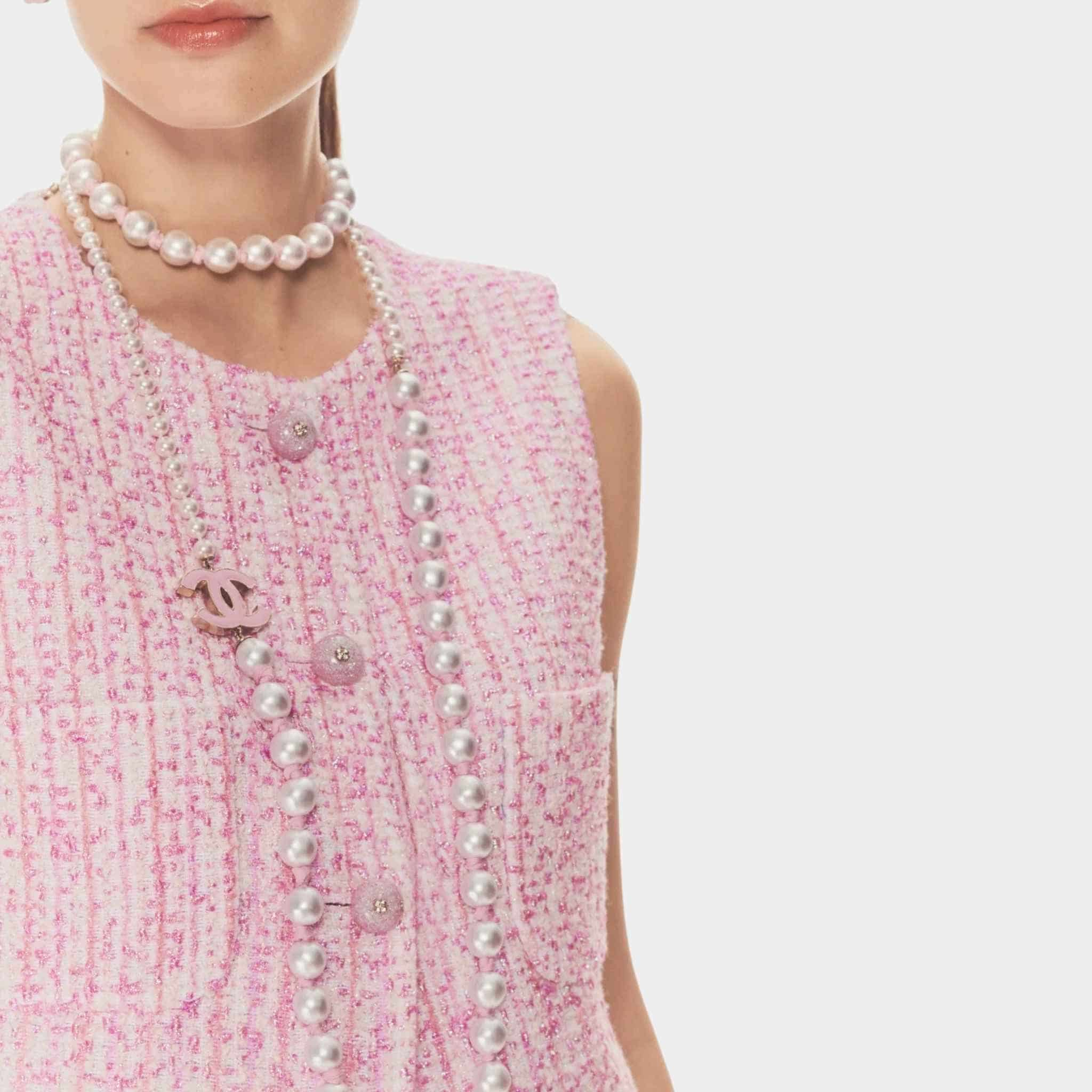 Chanel Vest Iridescent Cotton &amp; Wool Tweed Pink &amp; Ecru, Closeup