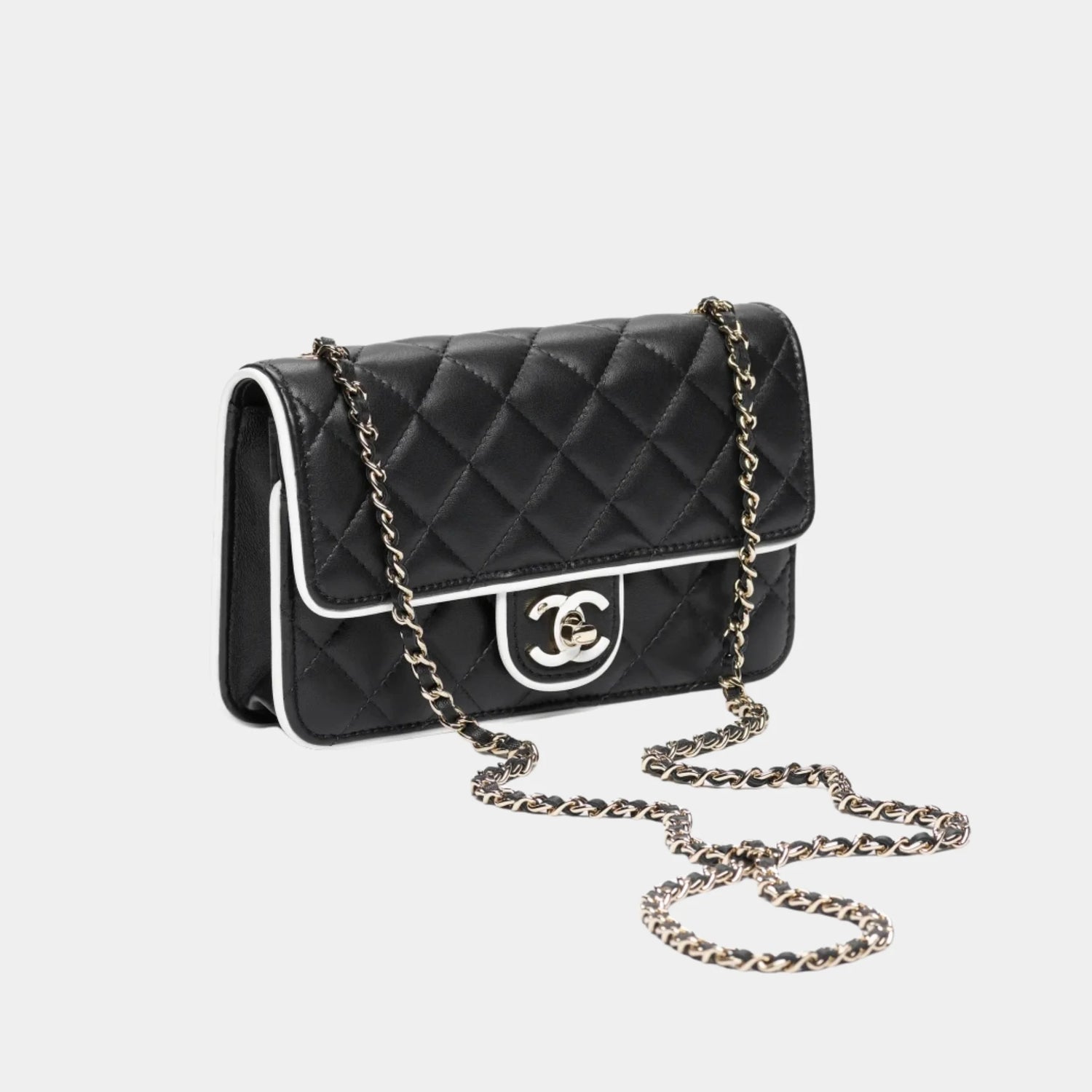 Chanel Wallet On Chain in Lambskin, Black, Front