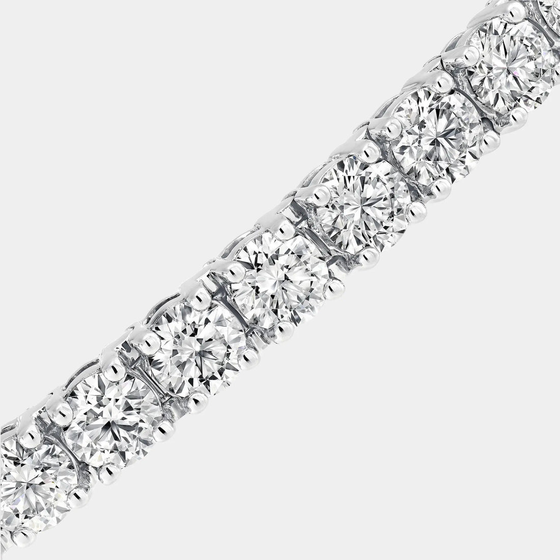 Classic Graff Round Diamond Bracelet, Close