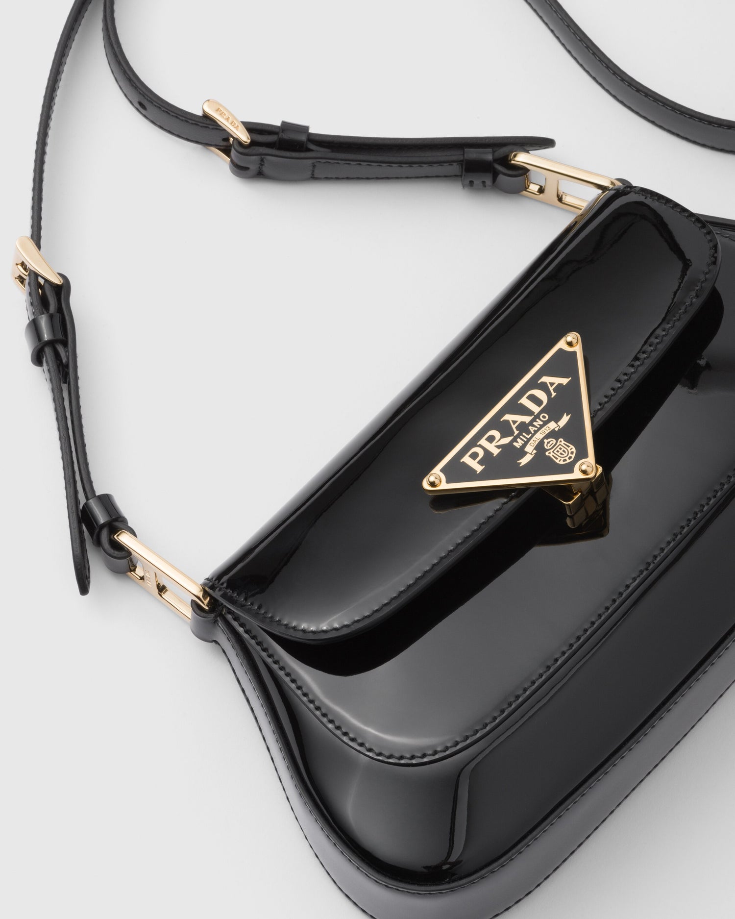 Patent leather shoulder bag